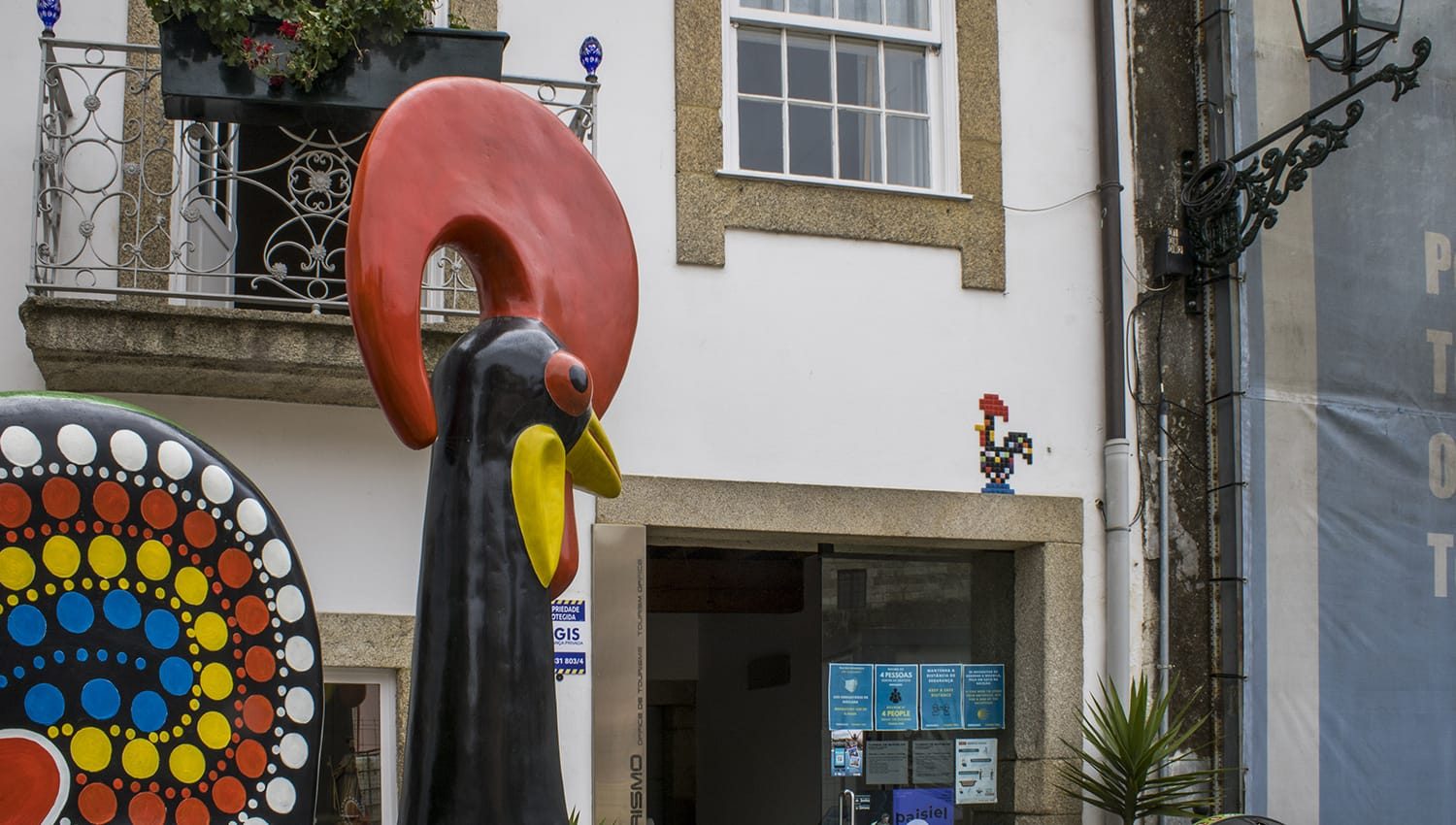 Crâne coloré Técinka — Street art de Técinka à Barcelos