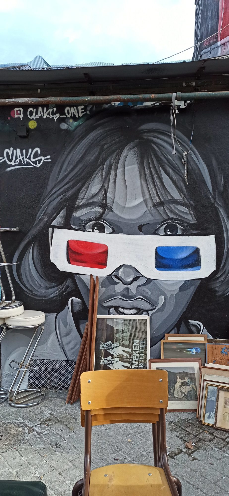 Claks One: Girl with 3D Glasses — Street art by Claks One in Saint-Ouen-sur-Seine
