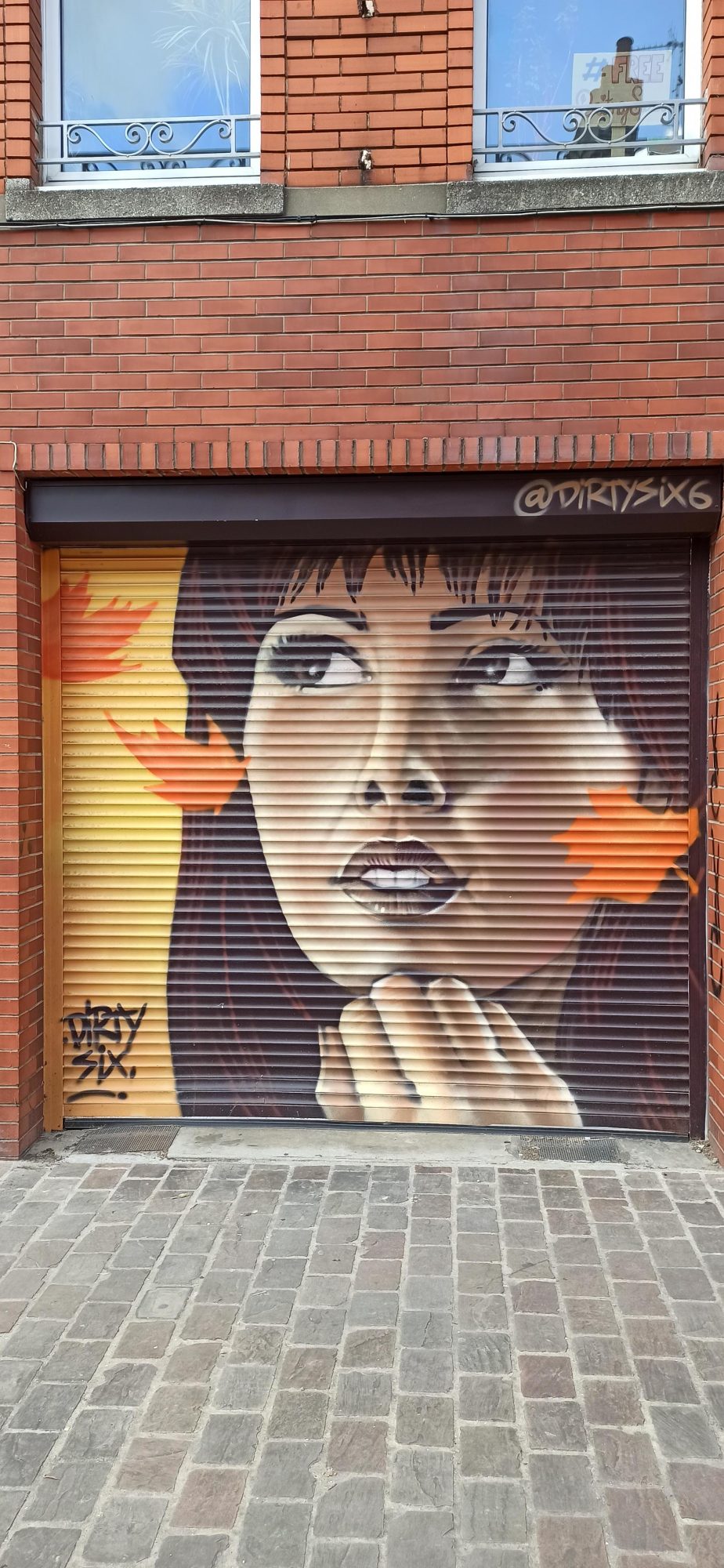 Portrait féminin de DirtySix à Lille — Street art de DirtySix à Lille