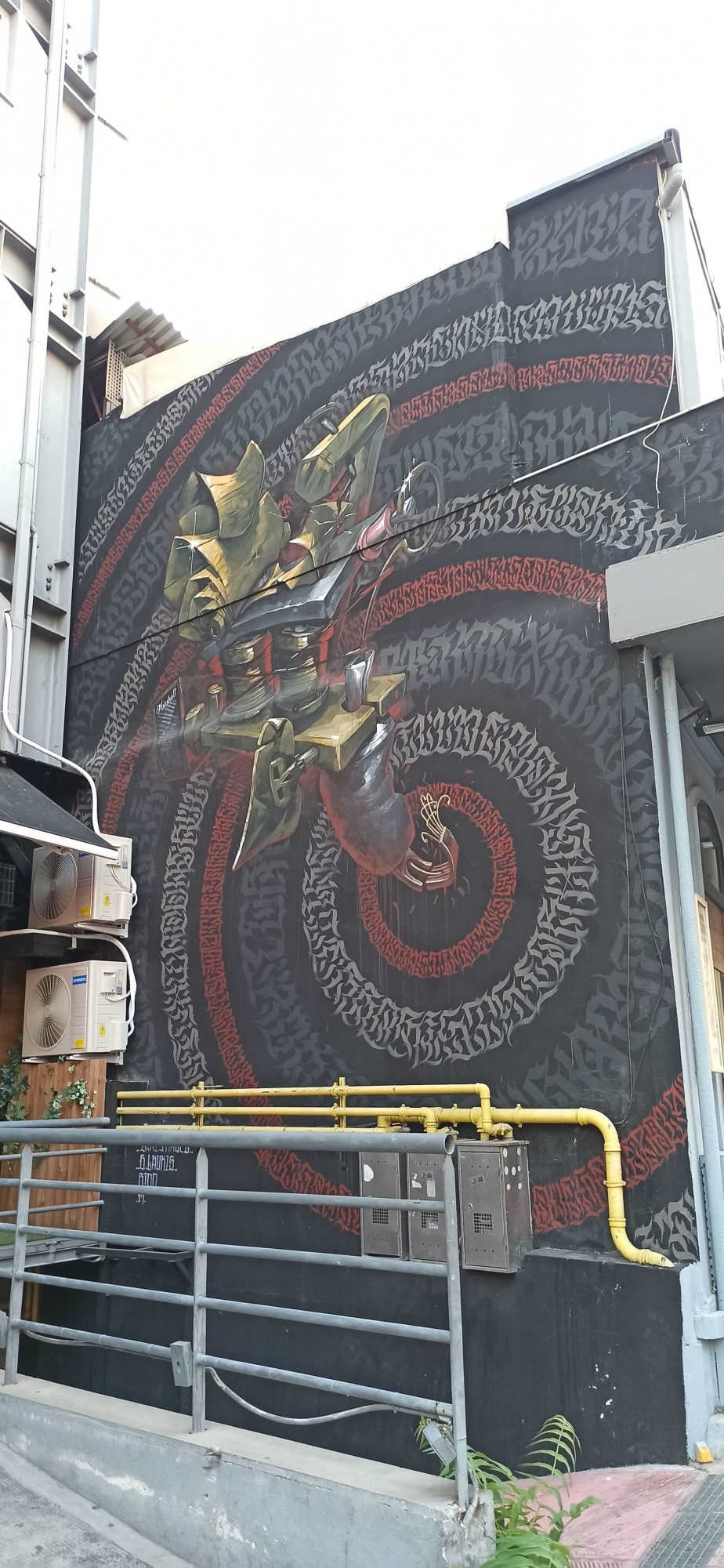 Spiral Calligraffiti and Golden Form — Street art in Athina