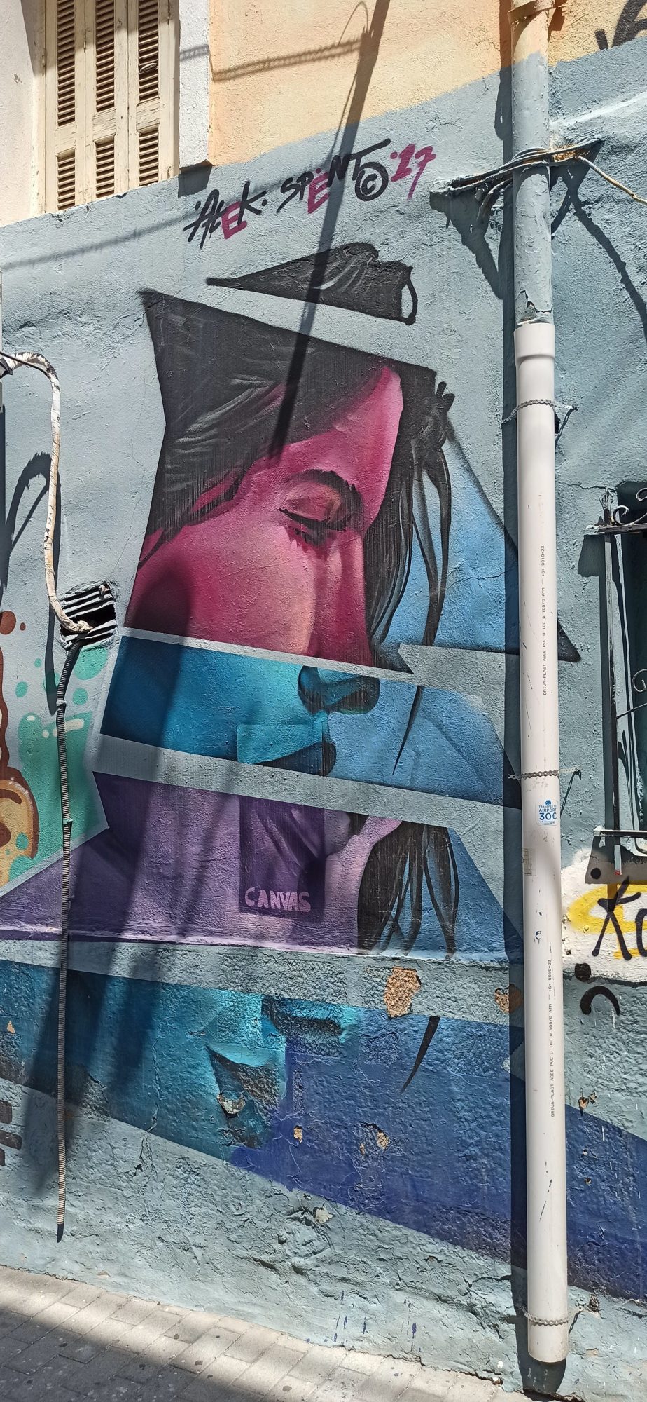 Blue magenta portrait — Street art in Athina