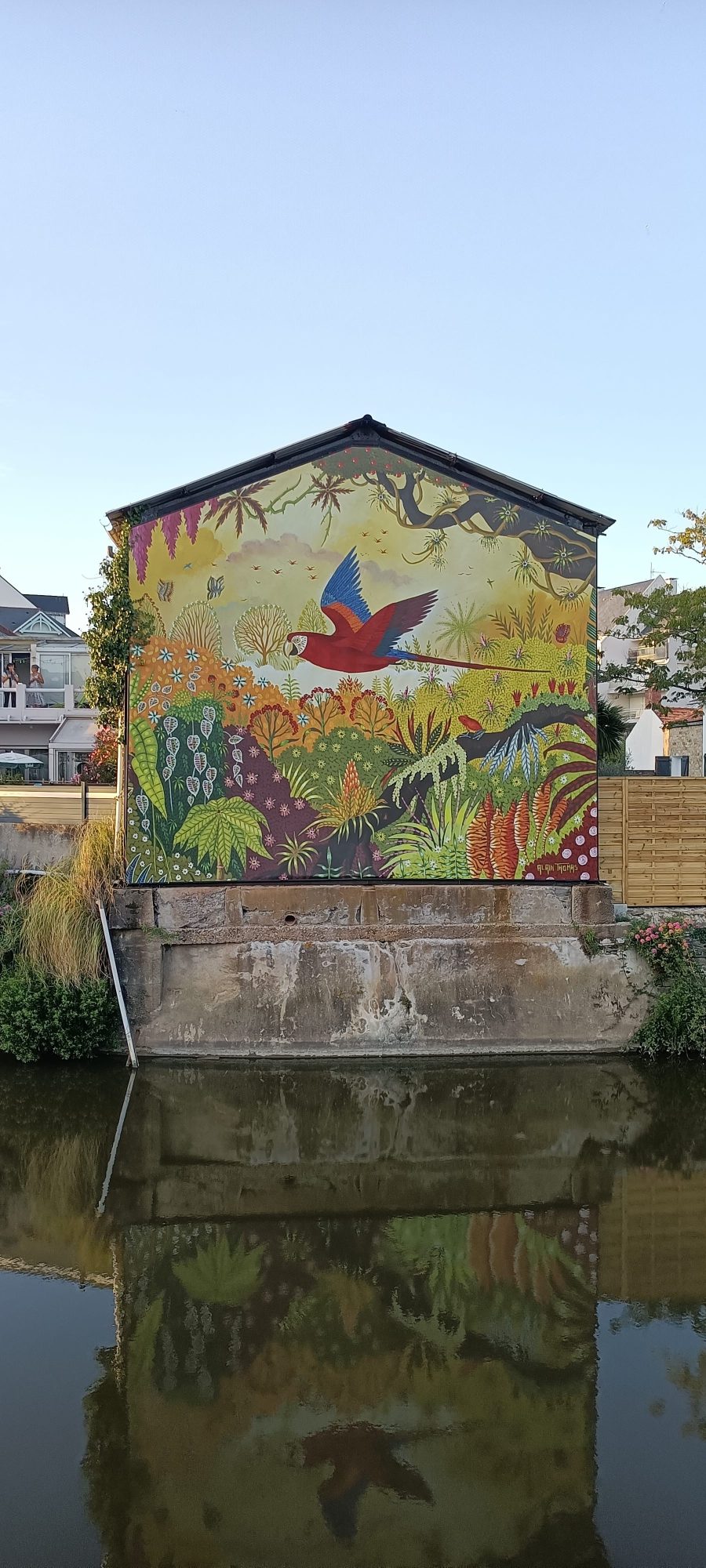The Macaw's Flight by Alain Thomas — Street art in Pornic