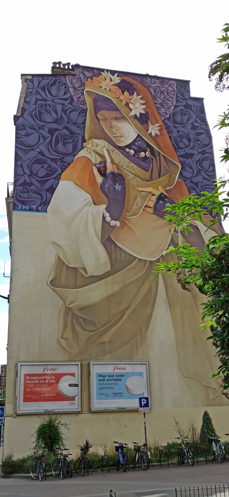 Vierge monumentale par Inti — Street art de Inti à Paris