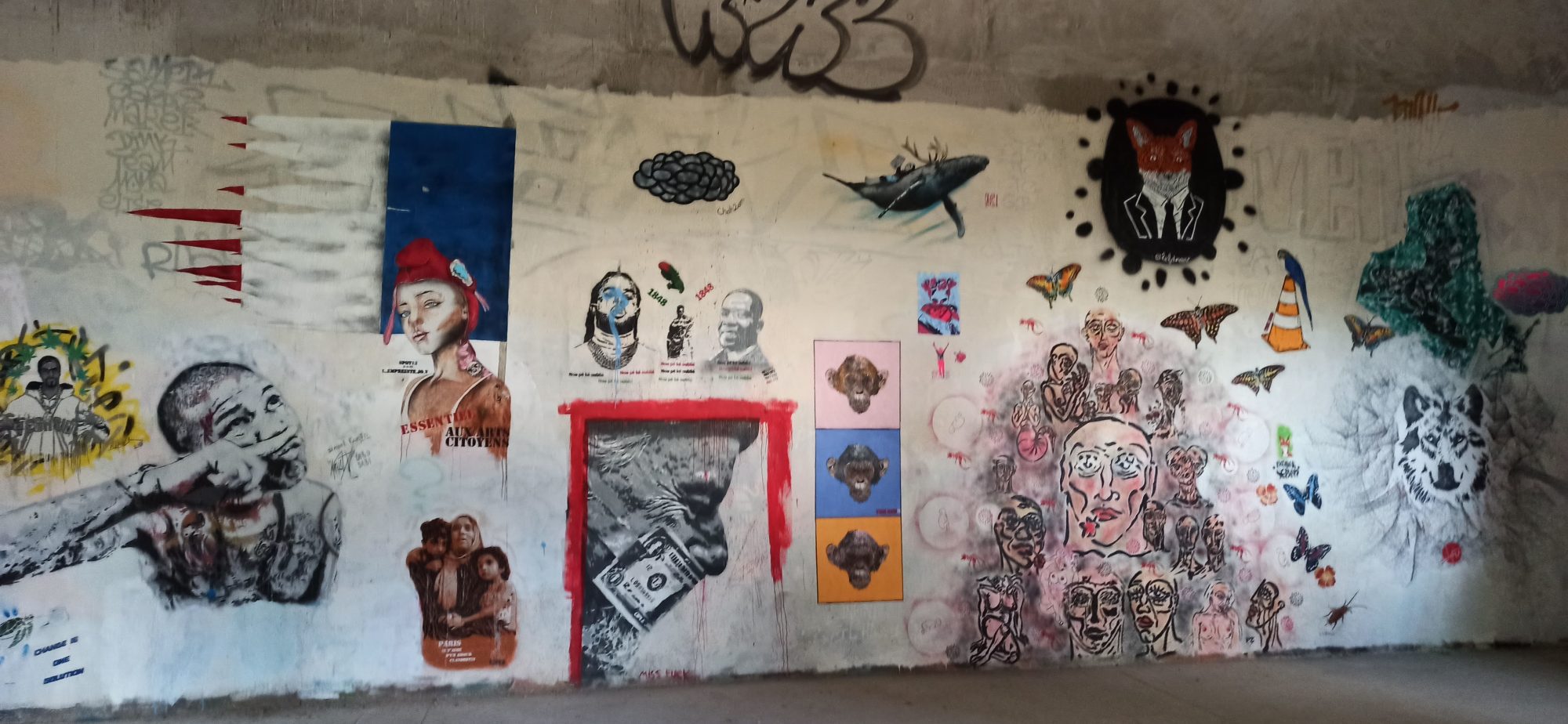 Fresque collective sous le pont — Street art à Paris