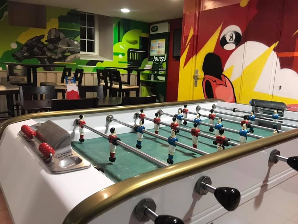 Jeux de salle, décor sportif — Street art à Vannes