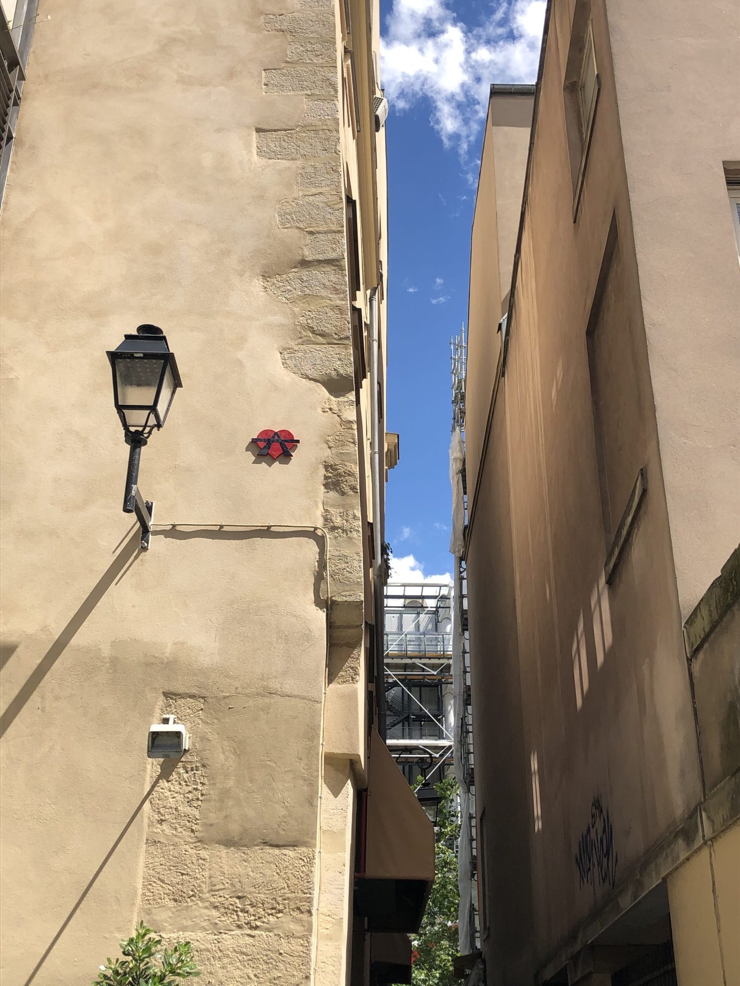 Anarchist heart, A2 — Street art by A2 in Paris