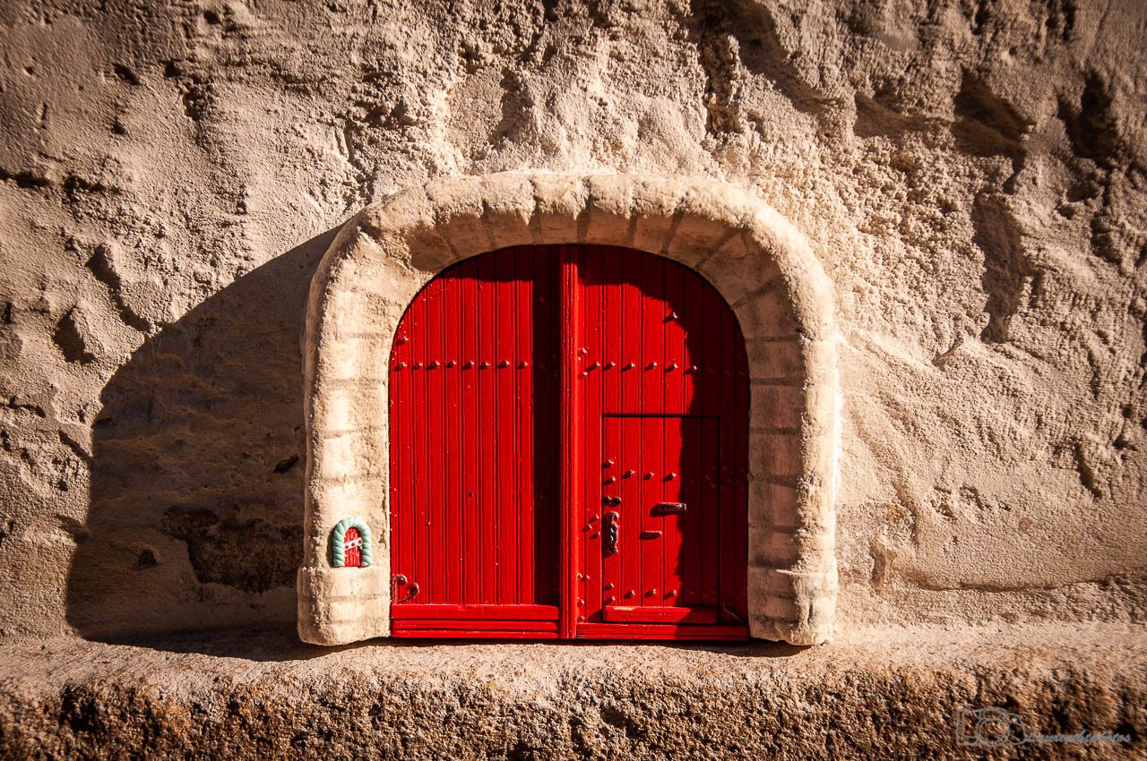 La petite porte rouge — Street art de Florizale à Bourges