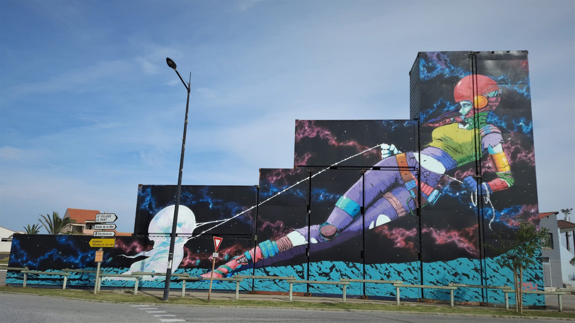 Monumental Astronaut by Deih xlf — Street art by Deih xlf in Le Barcarès
