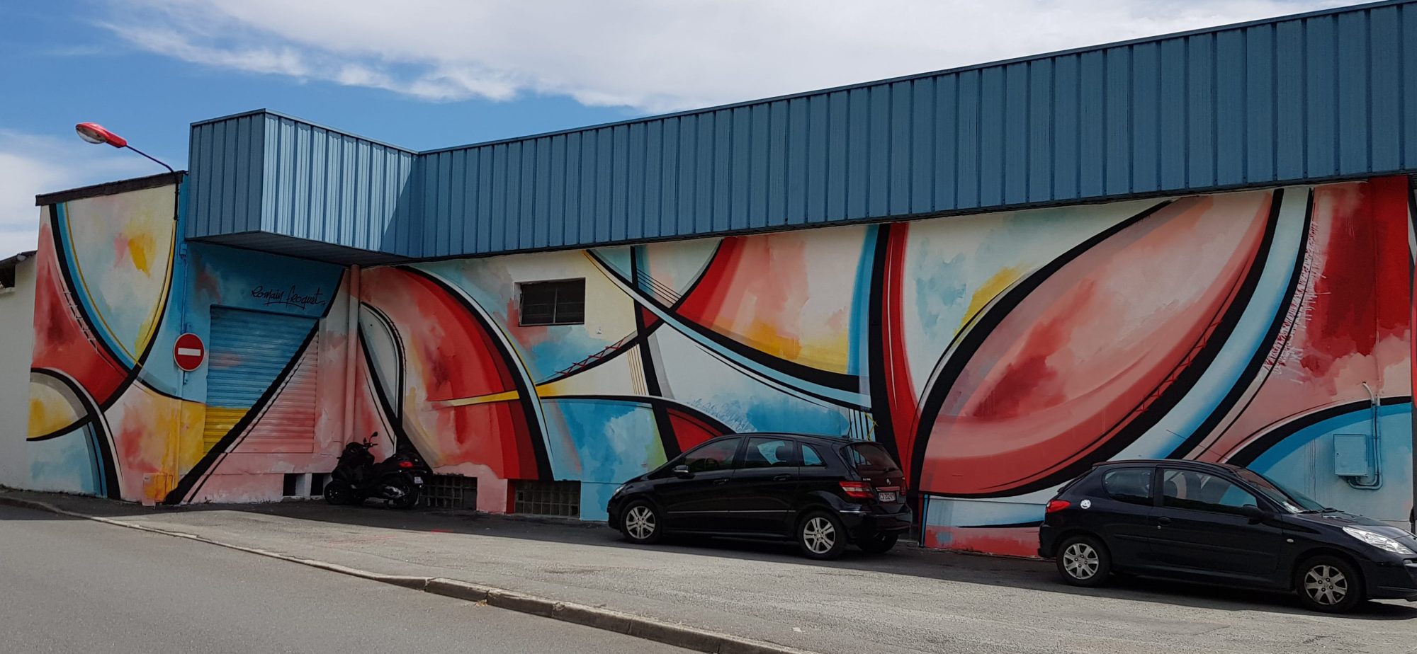 Flowing Curves by Romain Froquet — Street art by Romain Froquet in Decazeville