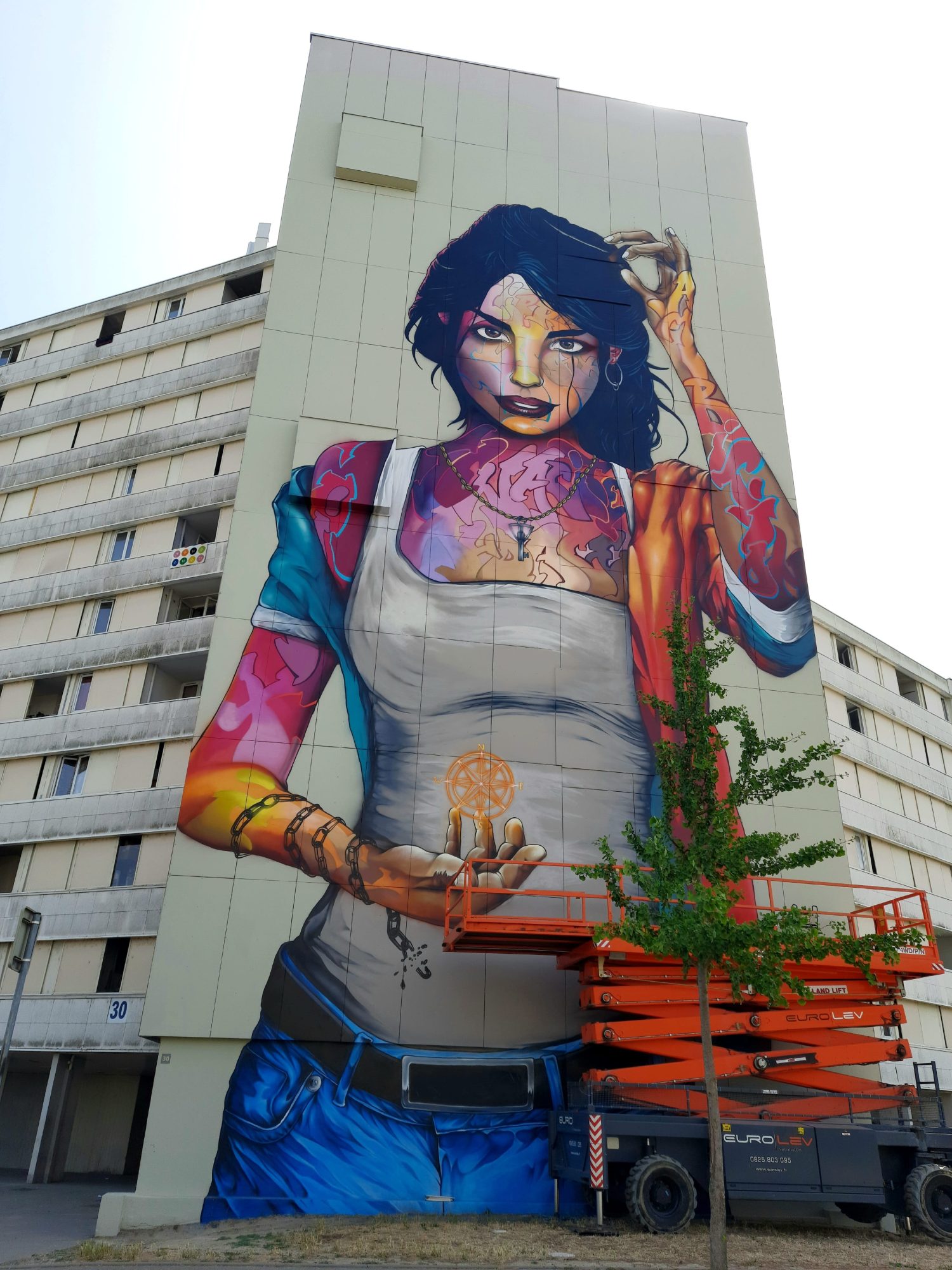 Woman with a Dreamcatcher — Street art by Snake in Toulouse