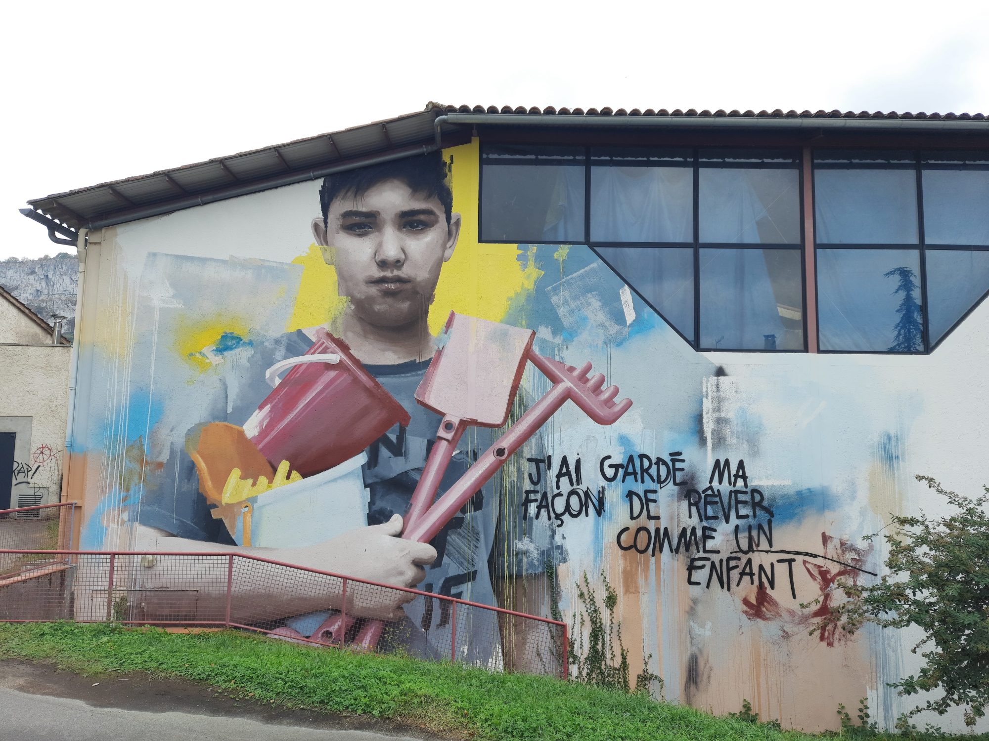 I Kept My Childlike Way of Dreaming — Street art by Sismikazot in Saint-Antonin-Noble-Val