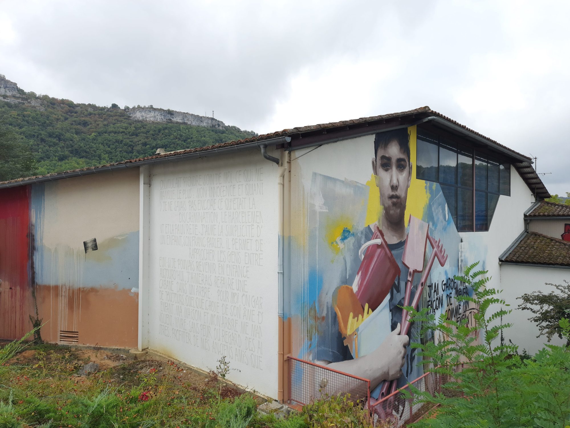 I Kept My Childlike Way of Dreaming — Street art by Sismikazot in Saint-Antonin-Noble-Val