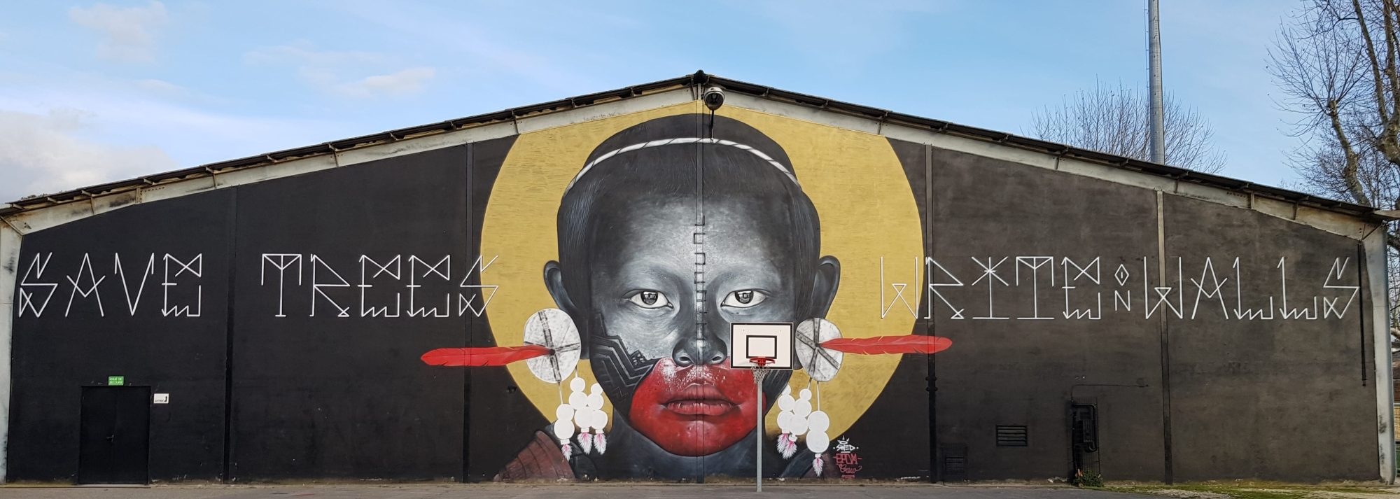 L'enfant au disque d'or — Street art de SWED ONER à Uzès