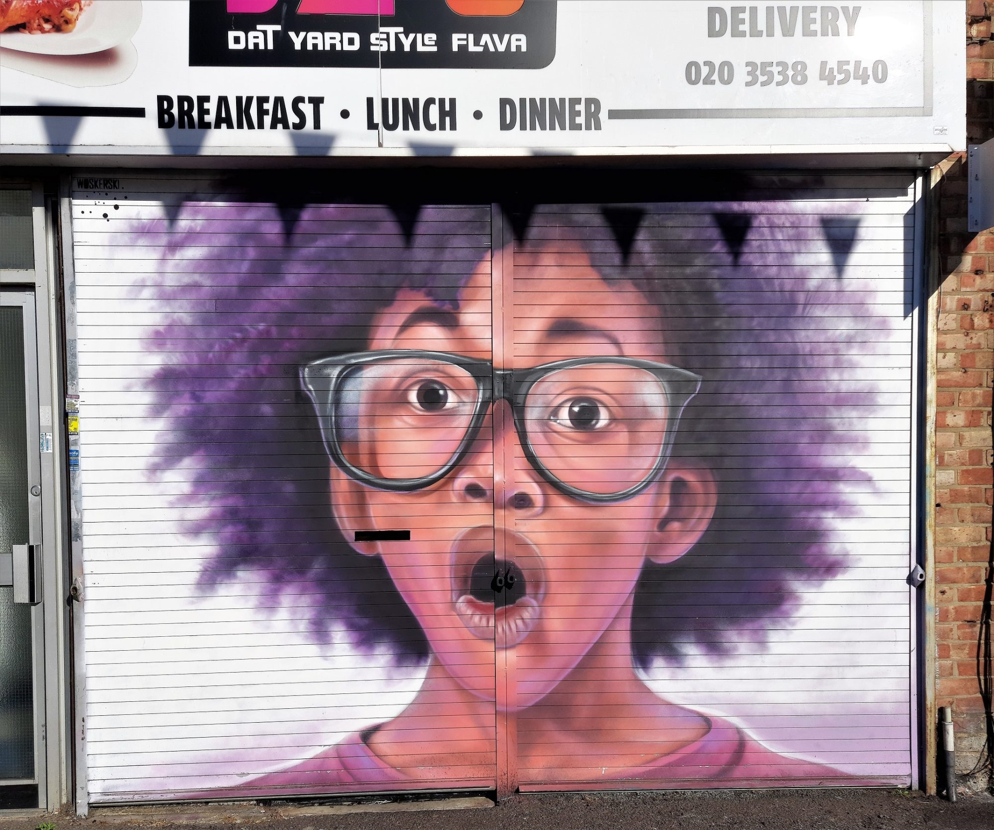 Fillette aux lunettes par WOSKerski — Street art de WOSKerski à London