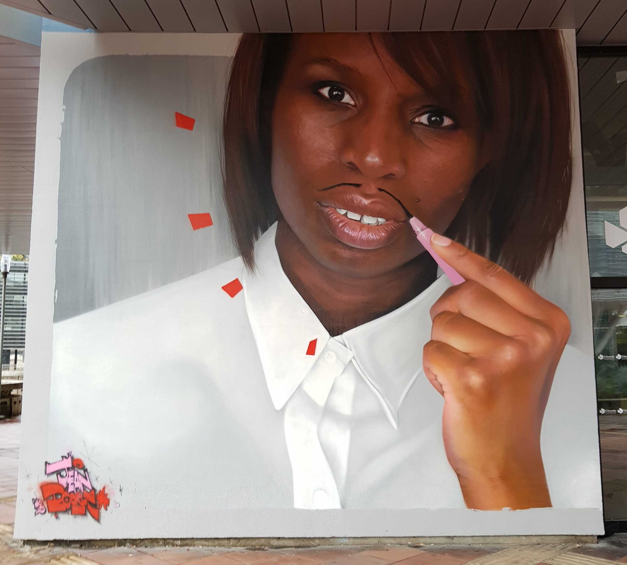 Jean Rooble - Femme au crayon rose — Street art de Jean Rooble à Bordeaux