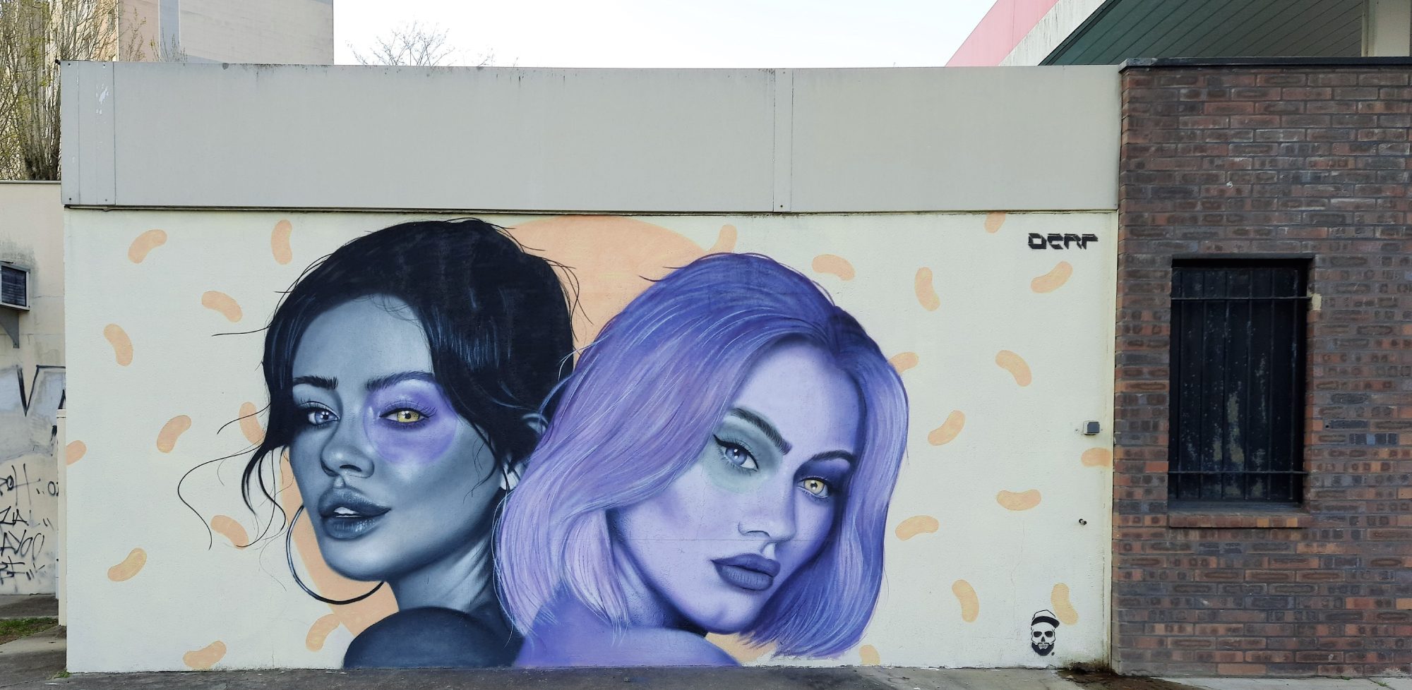 Derf - Duo of Women with Green Eyes — Street art by Derf in Talence