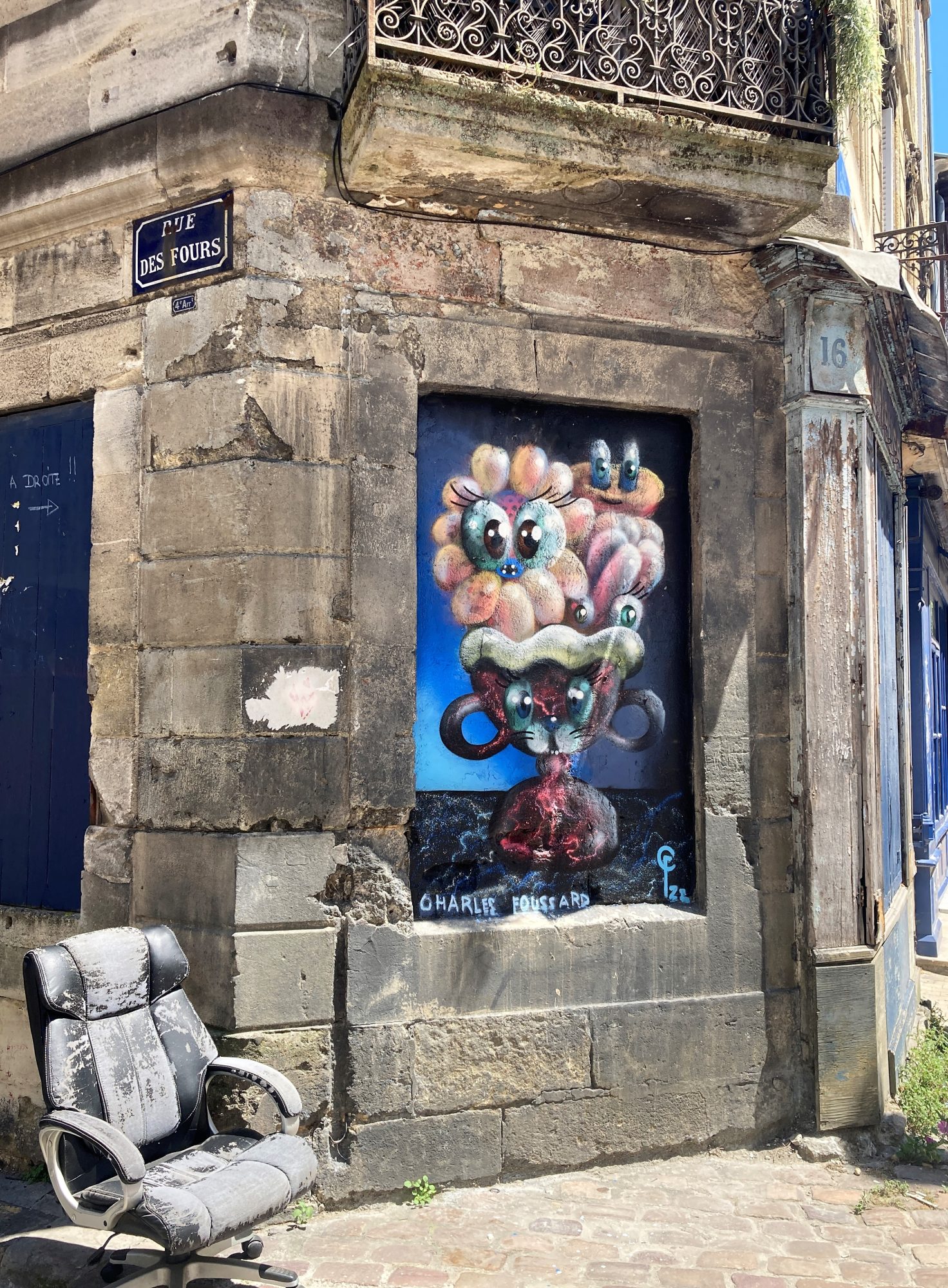 Creature totem by Charles Foussard — Street art by Charles Foussard in Bordeaux
