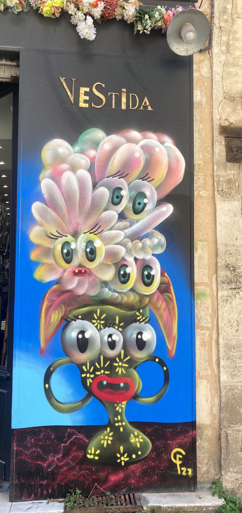 Être fleuri aux multiples yeux par Charles Foussard — Street art de Charles Foussard à Bordeaux