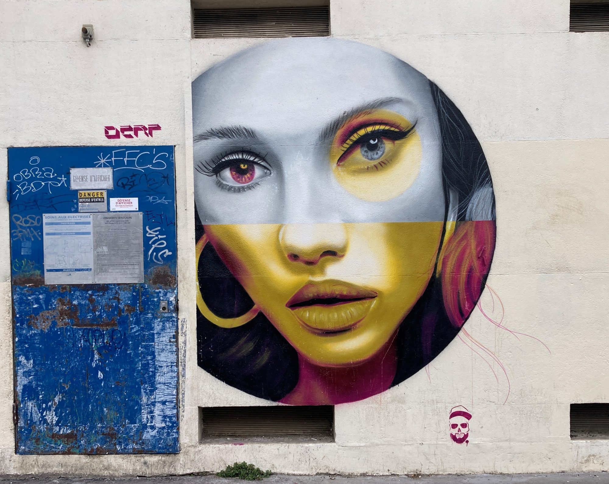 Portrait circulaire par Derf — Street art de Derf à Bordeaux