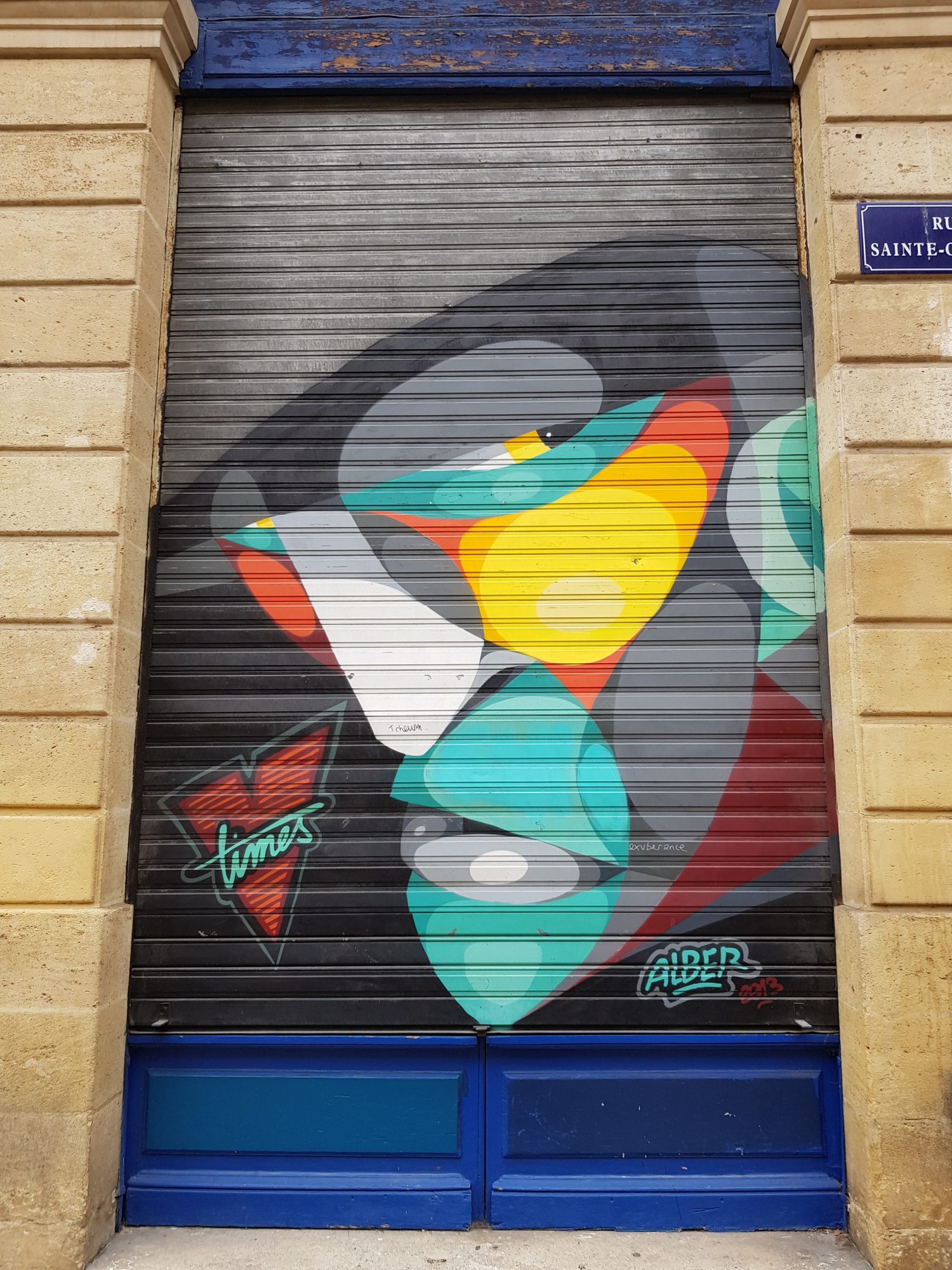 Portrait géométrique turquoise par Alber — Street art de Alber à Bordeaux