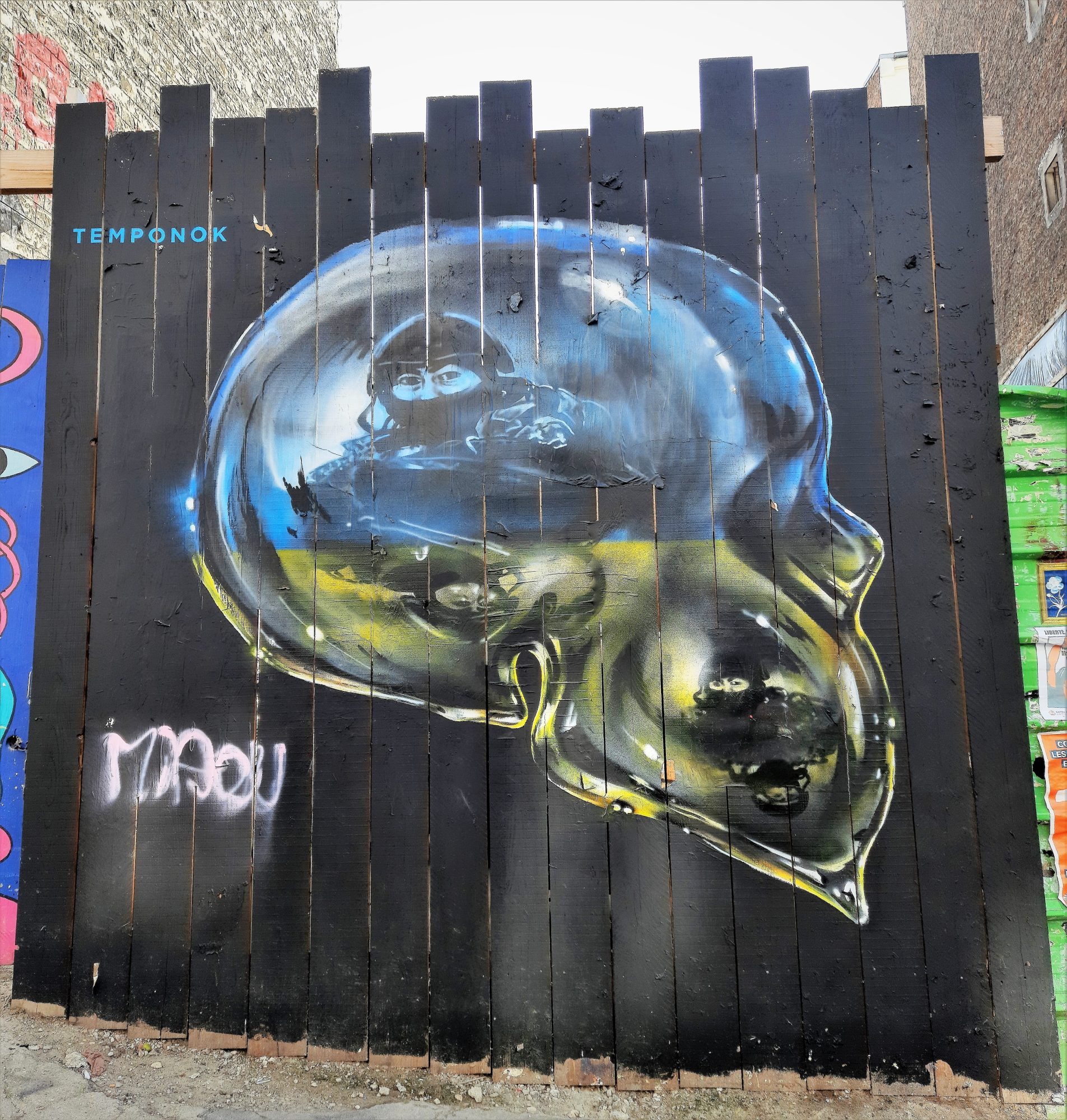 Larme liquide hyperréaliste par Tempo Nok — Street art de Tempo Nok à Paris