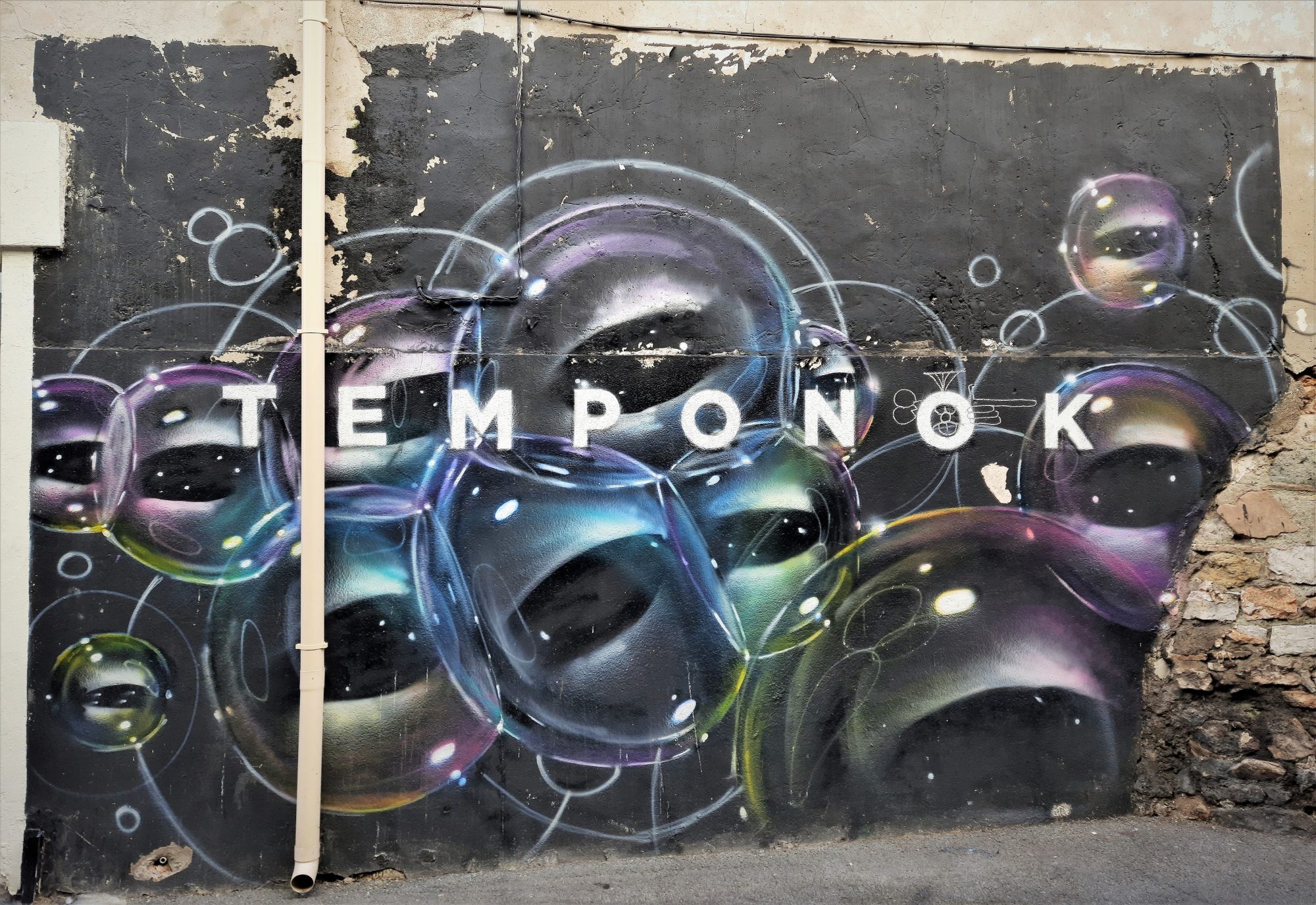 Night bubbles by Tempo Nok in Sète — Street art by Tempo Nok in Sète