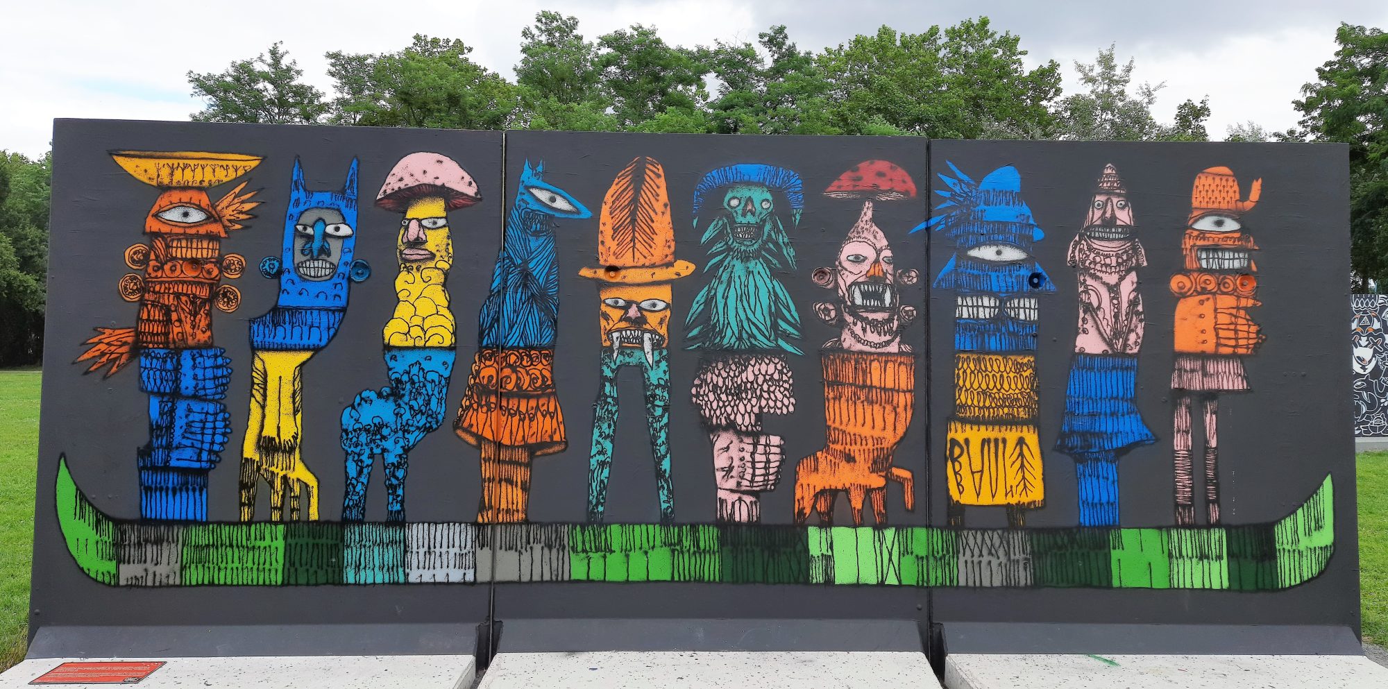 Cortège de créatures totémiques de Bault — Street art de Bault à Le Mans