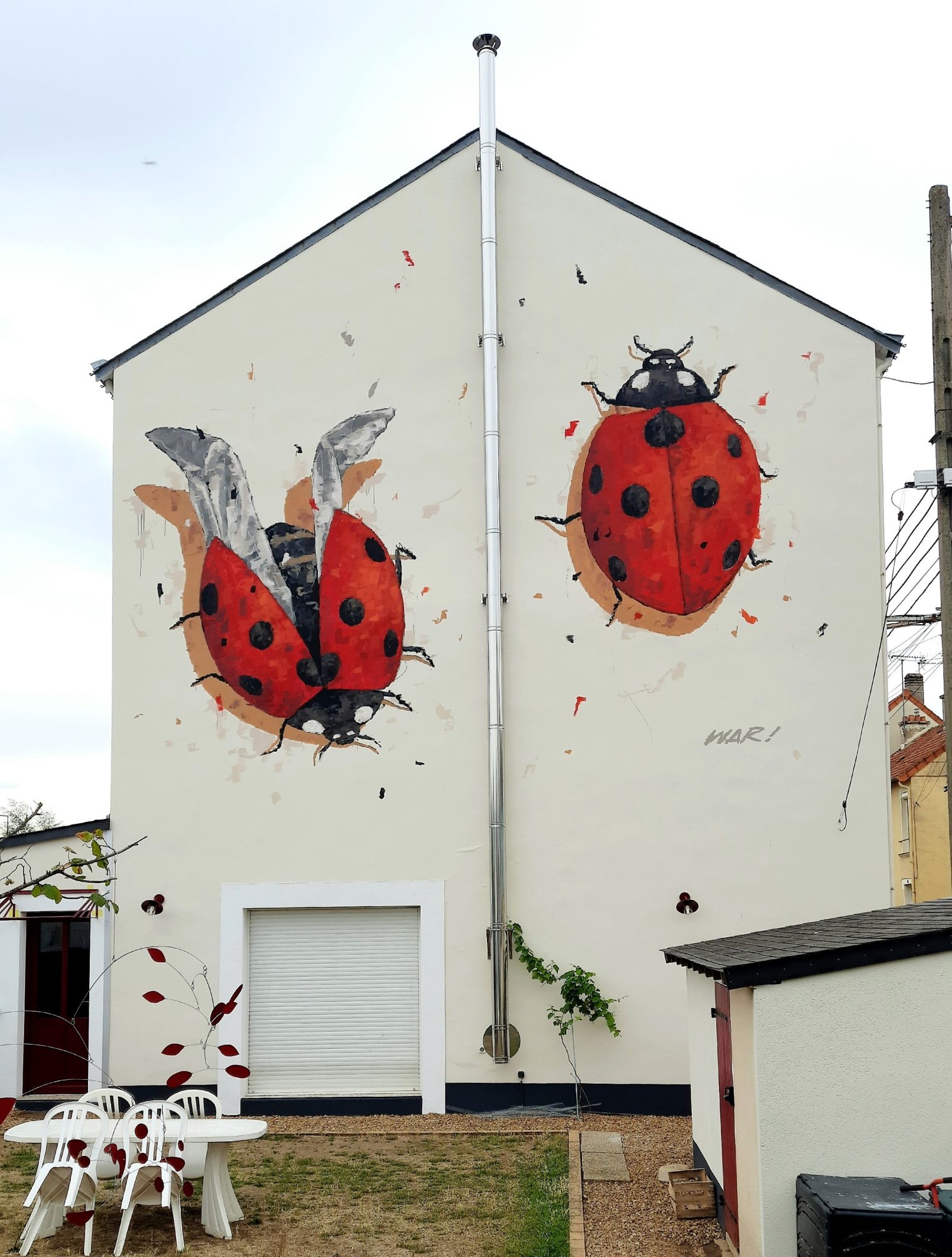 War's Monumental Ladybugs in Le Mans — Street art by War in Le Mans