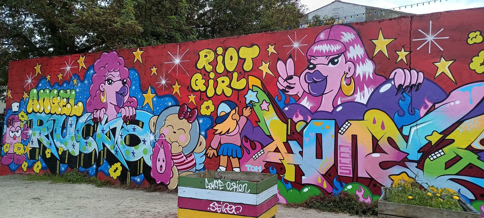 Riot Girl Colorful Pop Mural — Street art in La Rochelle