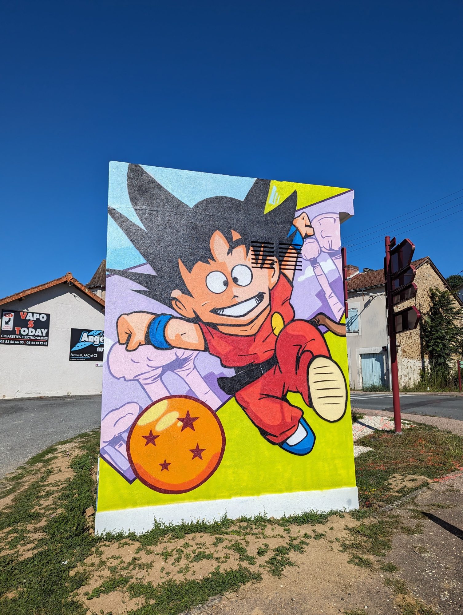 Goku Dragon Ball à Nontron — Street art de Marcel Champion à Nontron