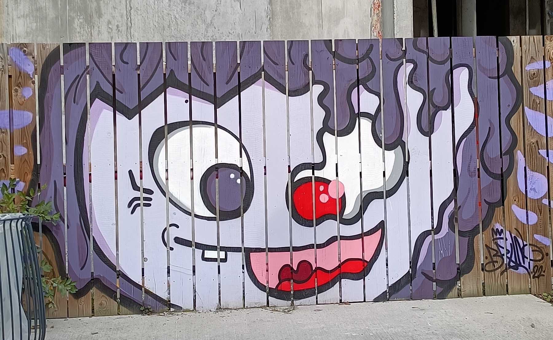Smiling Purple Monster — Street art by Fast Freak in Angers