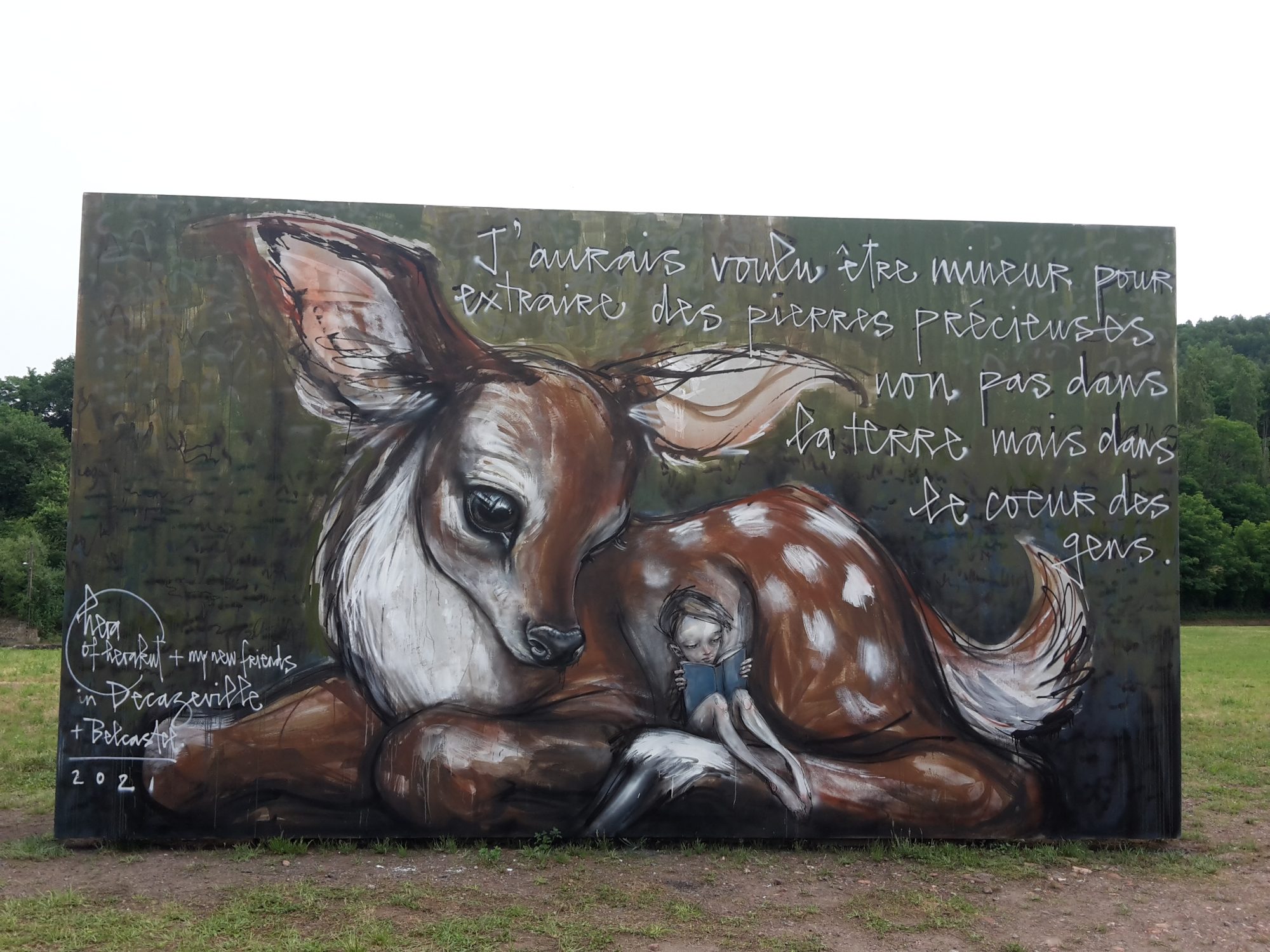 Le faon et l'enfant — Street art de Herakut à Decazeville