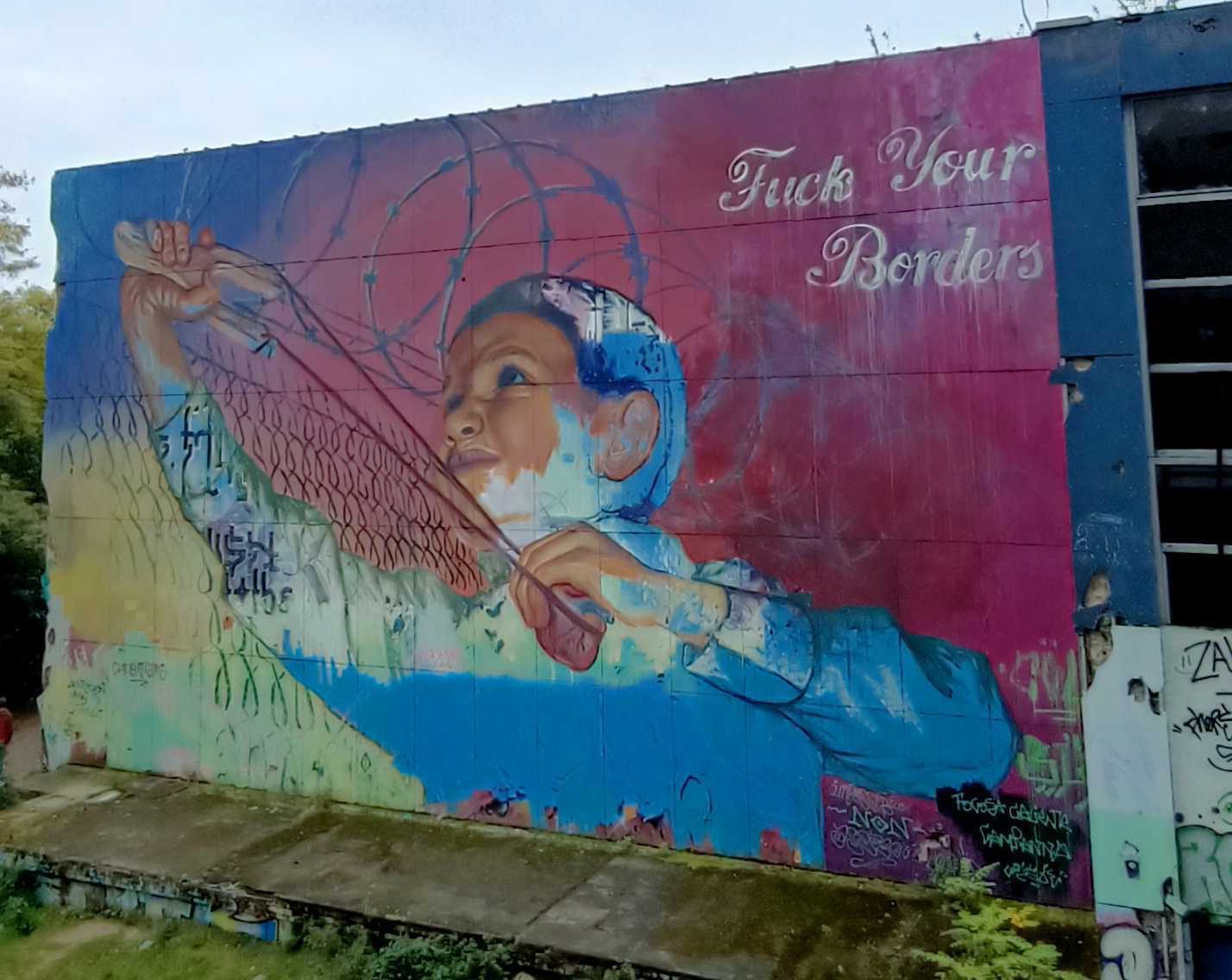 Child Pulling the Fence Apart — Street art by Alaniz in Berlin