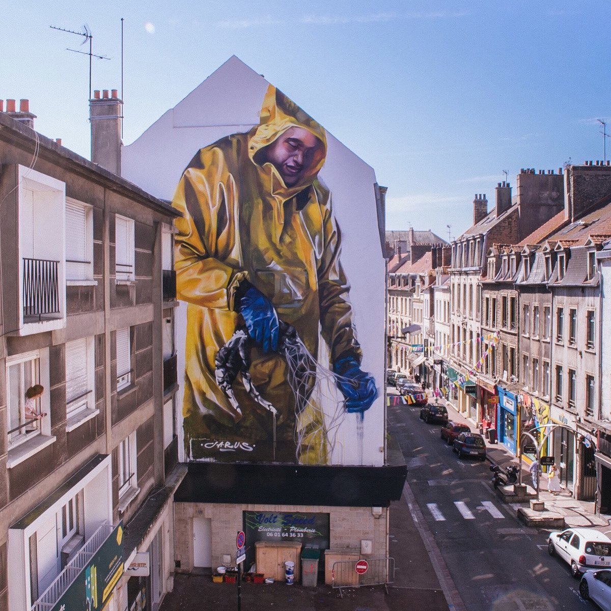 Fisherman with Open Arms — Street art by Emmanuel Jarus in Boulogne-sur-Mer
