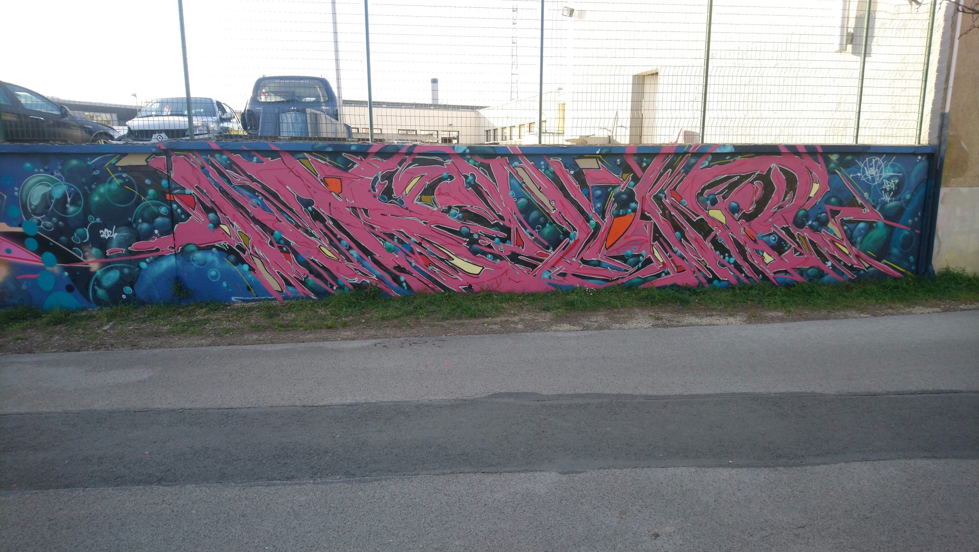 Chats magiques sur fond jaune — Street art à Périgueux