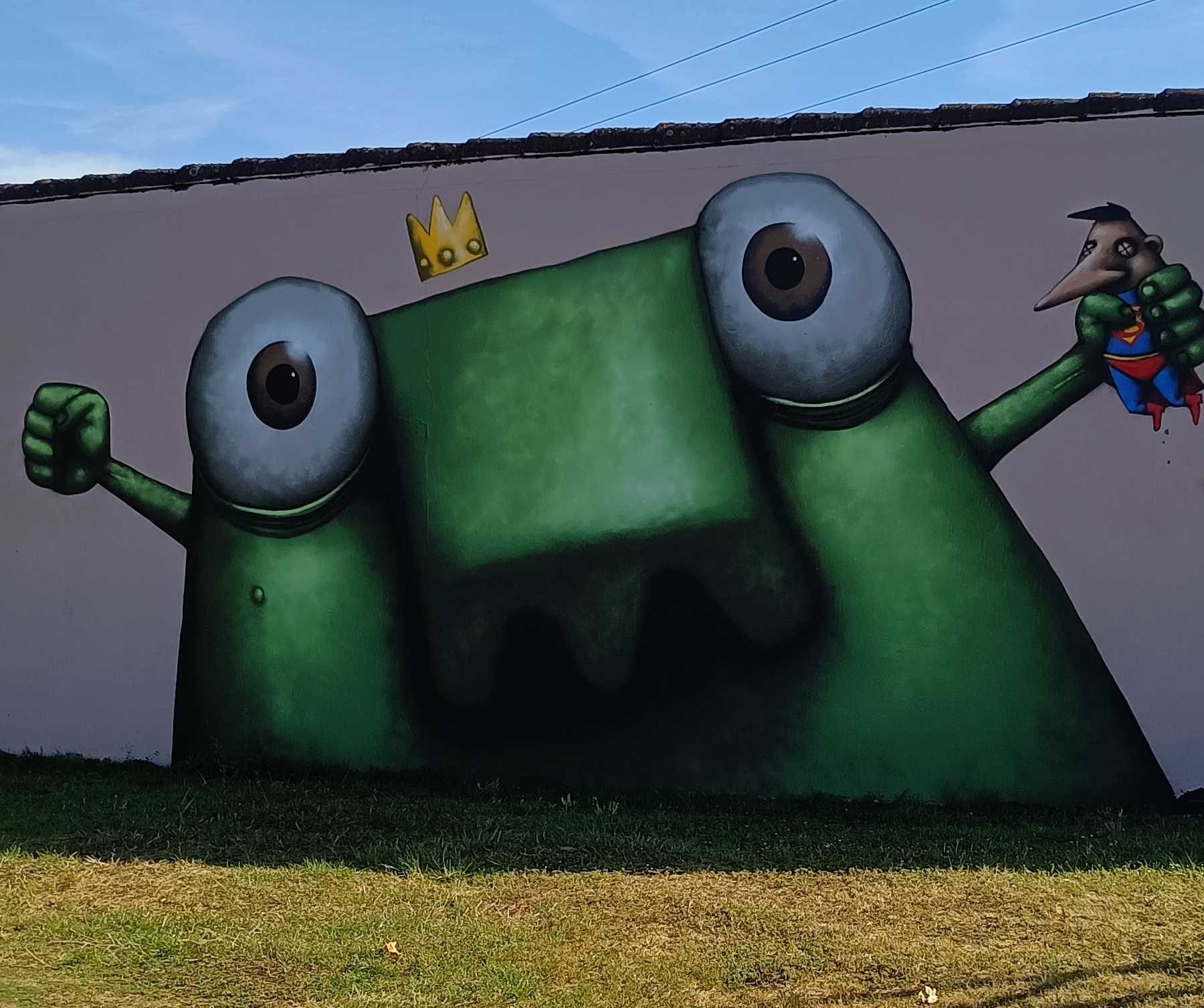 Grenouille monstre couronnée par Ador — Street art de Ador à Bouguenais