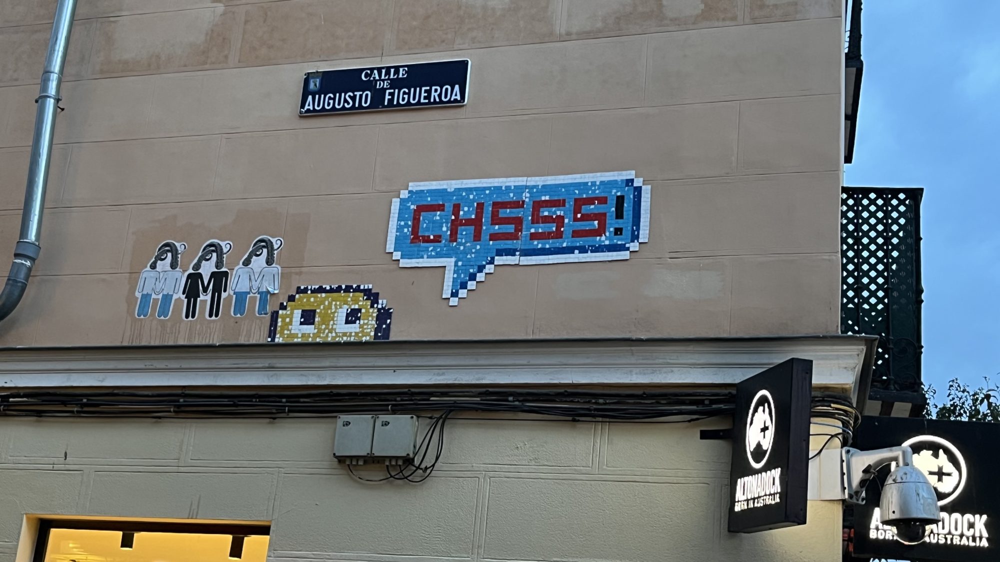 CHSSS! The Mosaic Speech Bubble — Street art in Madrid