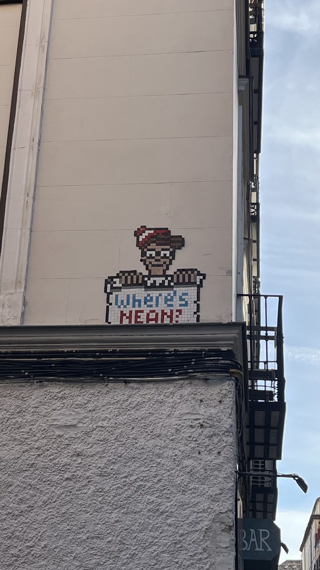 Where's Nean? - Invader Charlie — Street art à Madrid