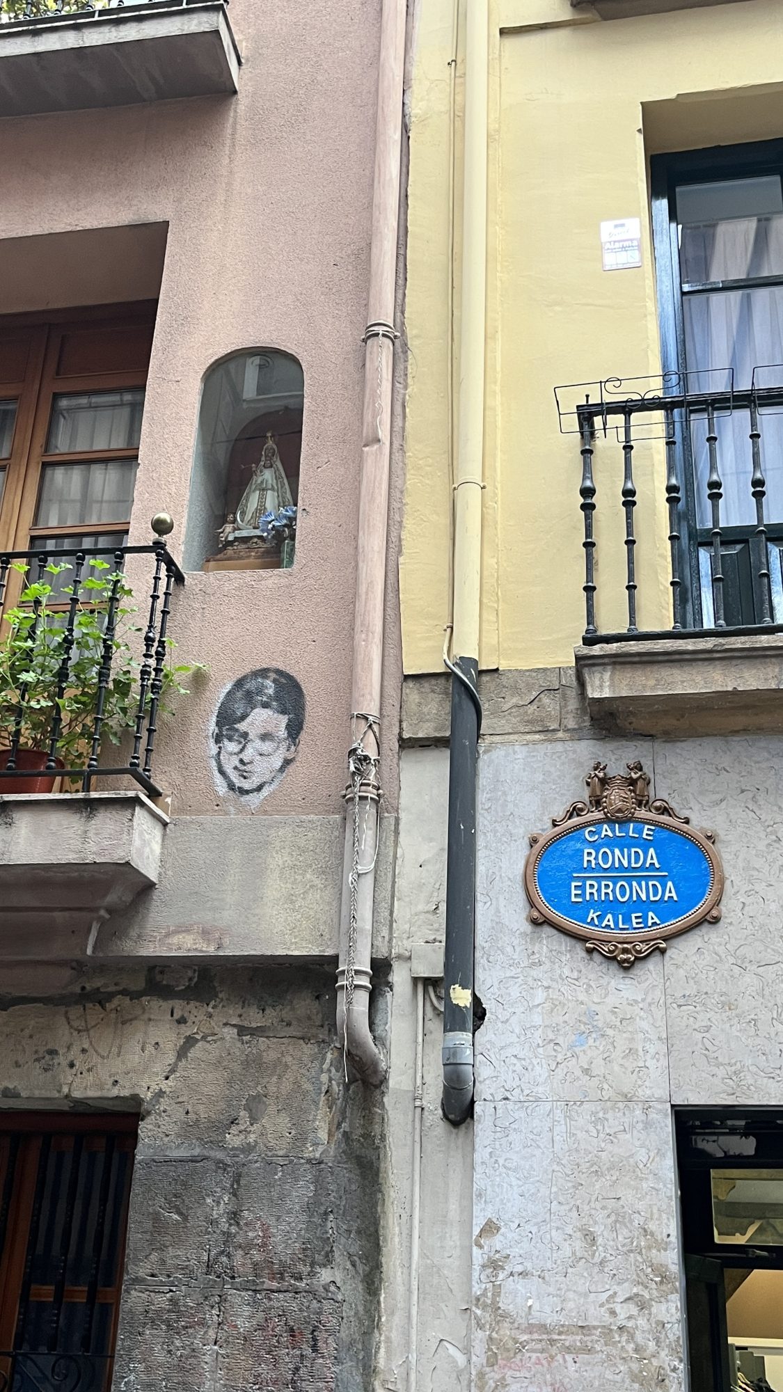 A Child's Face below the Niche — Street art in Bilbao