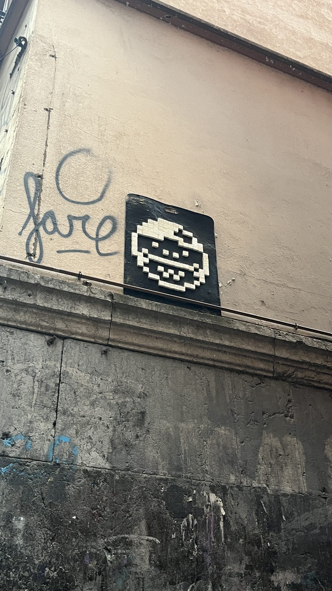 Black Background Pixel Invader Bilbao — Street art in Bilbao