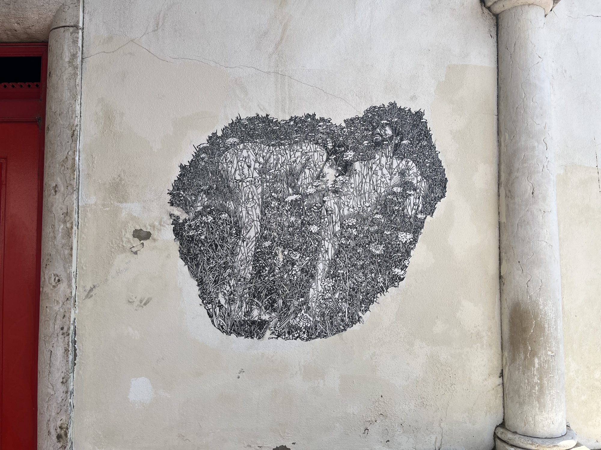 Black-White Pointillist Portrait Sticker — Street art in Lisbon