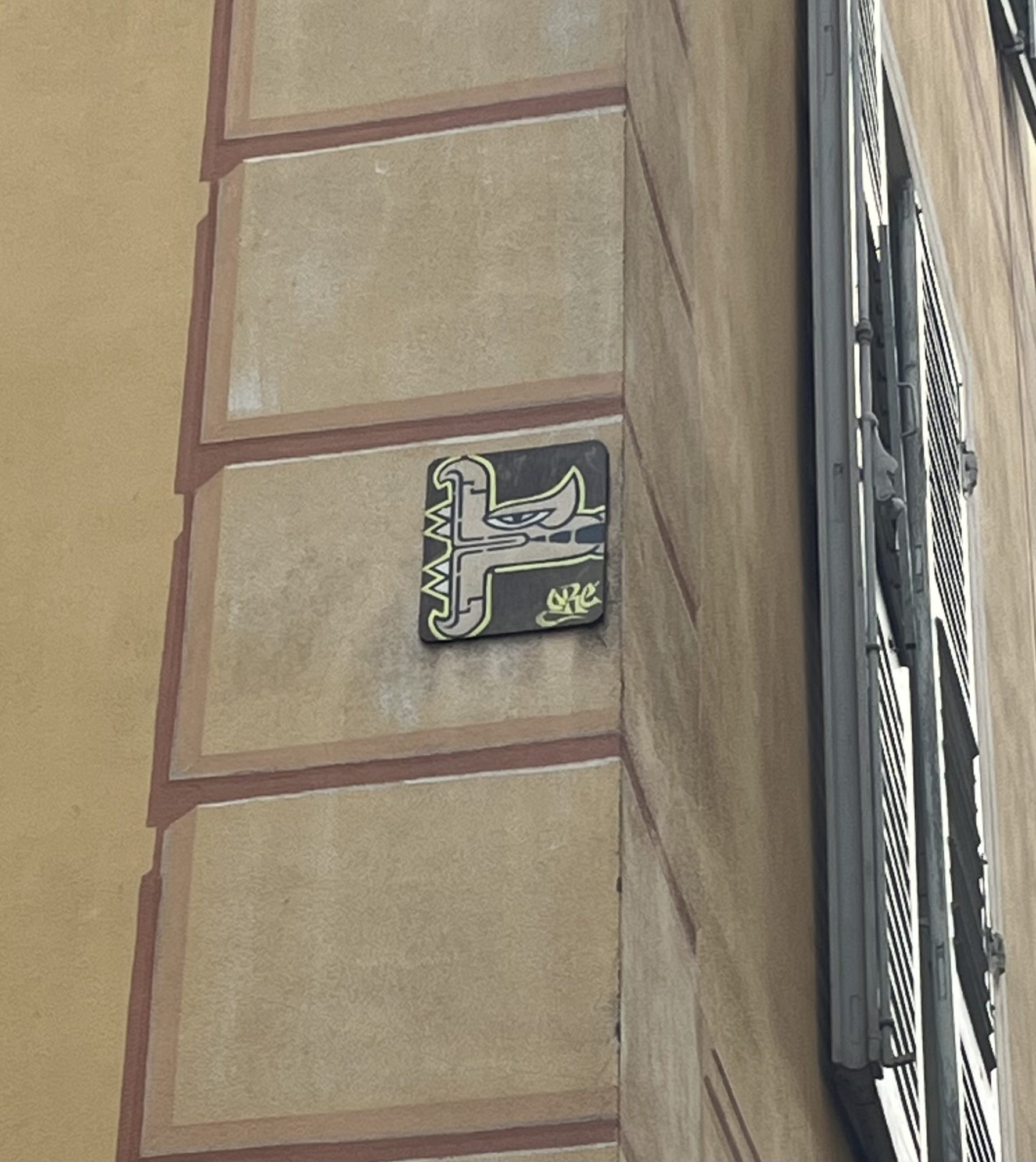 Black Plaque with a Yellow Bird — Street art by Oré in Chambéry