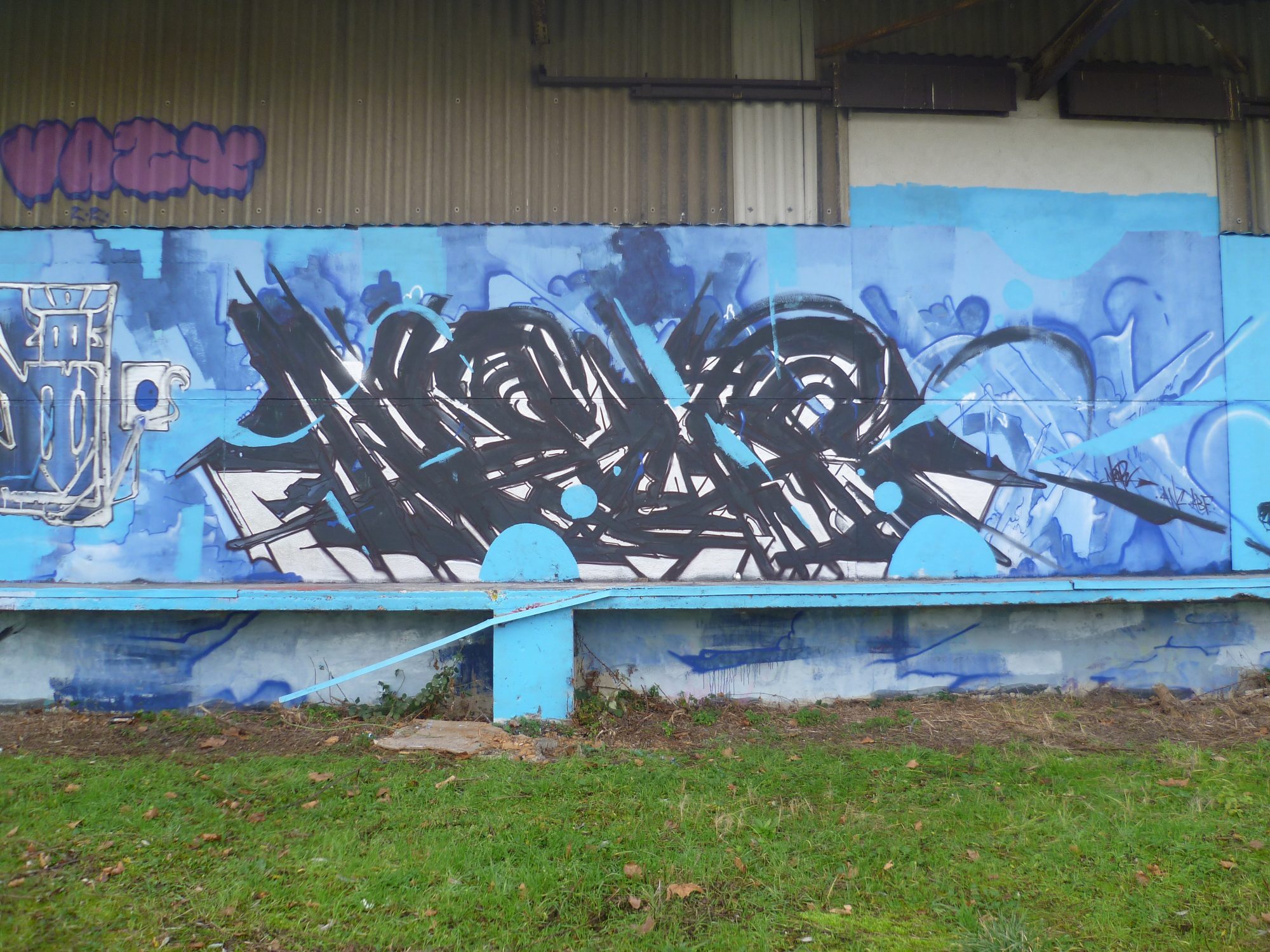 Lettres Wildstyle Bleu — Street art à Rouen
