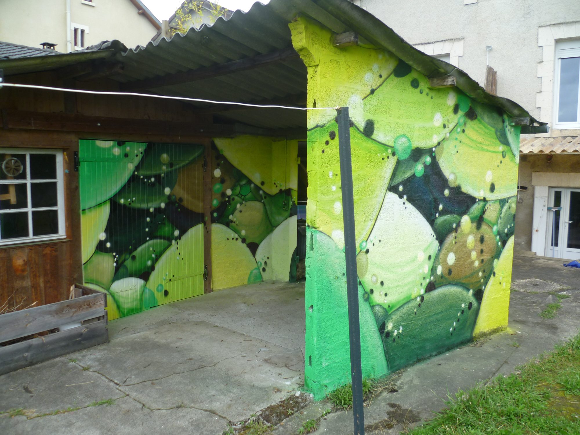 Yellow-Green Geometric Composition — Street art in Périgueux