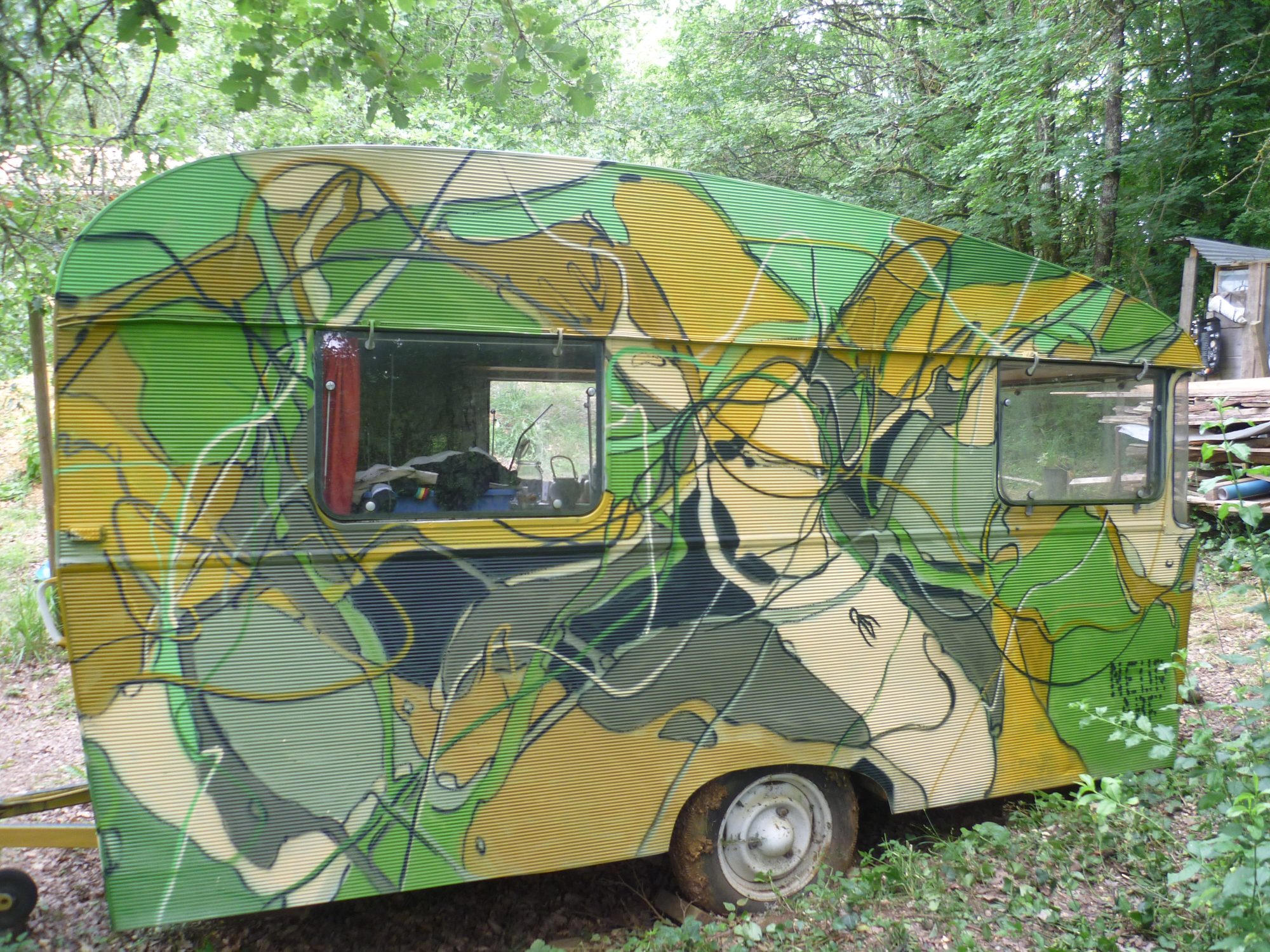 Caravane Stylisée Nature — Street art à Condat-sur-Vézère