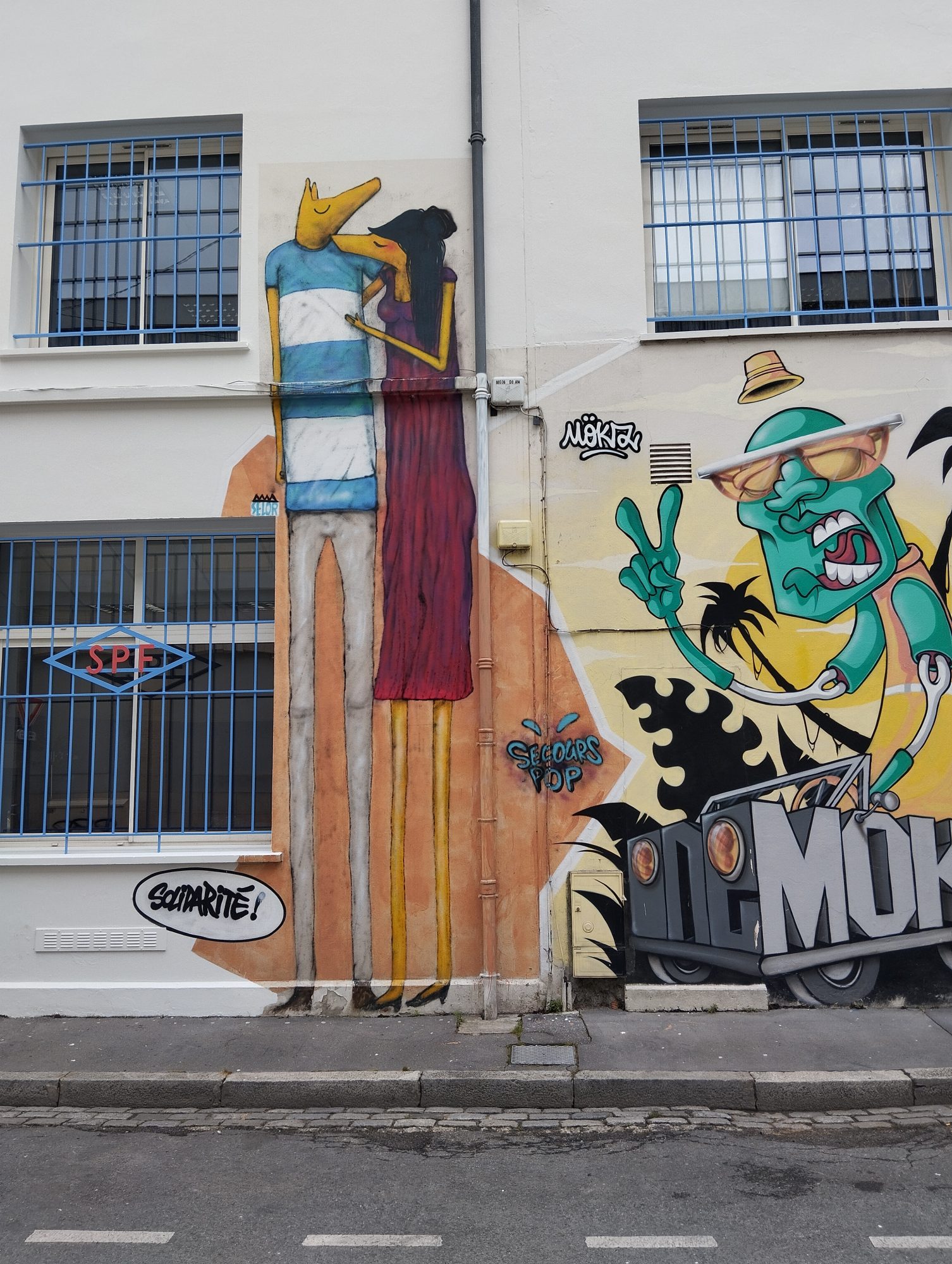 Solidarity - Burlesque Characters by Selor — Street art by Selor in Bordeaux