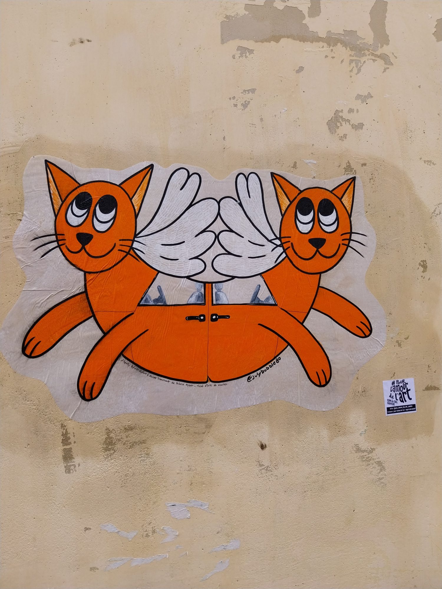 Le chat ailé violet et cyan — Street art de JulyBubble à Nantes
