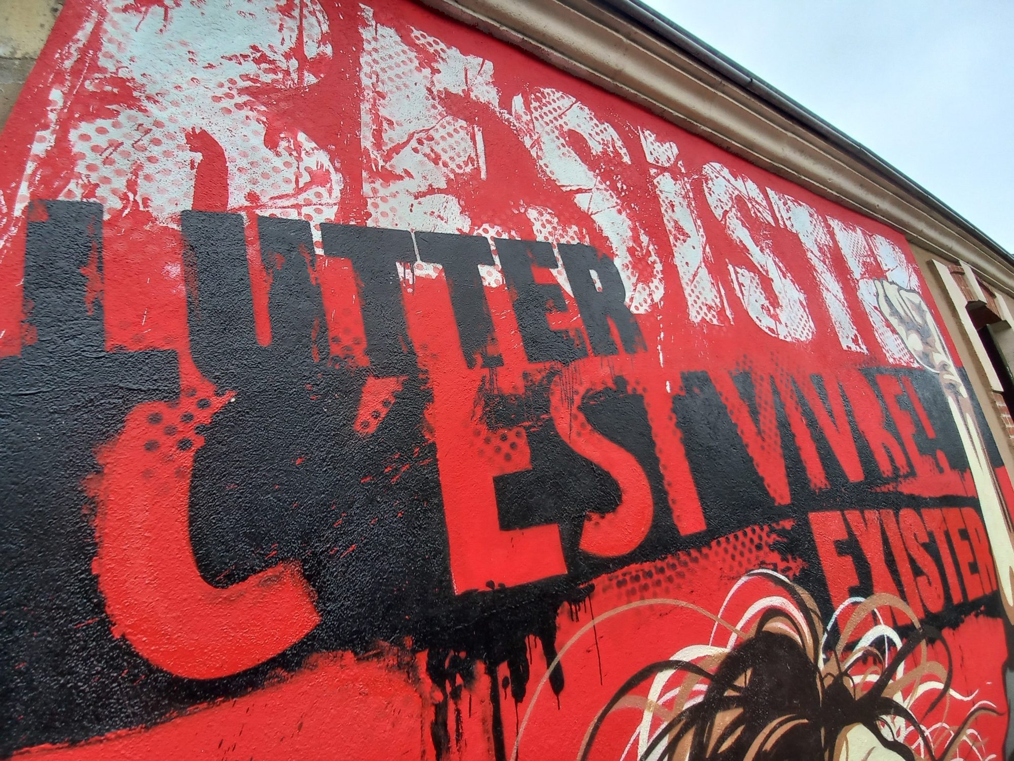 Lutter c'est vivre — Street art de RNST à Decazeville