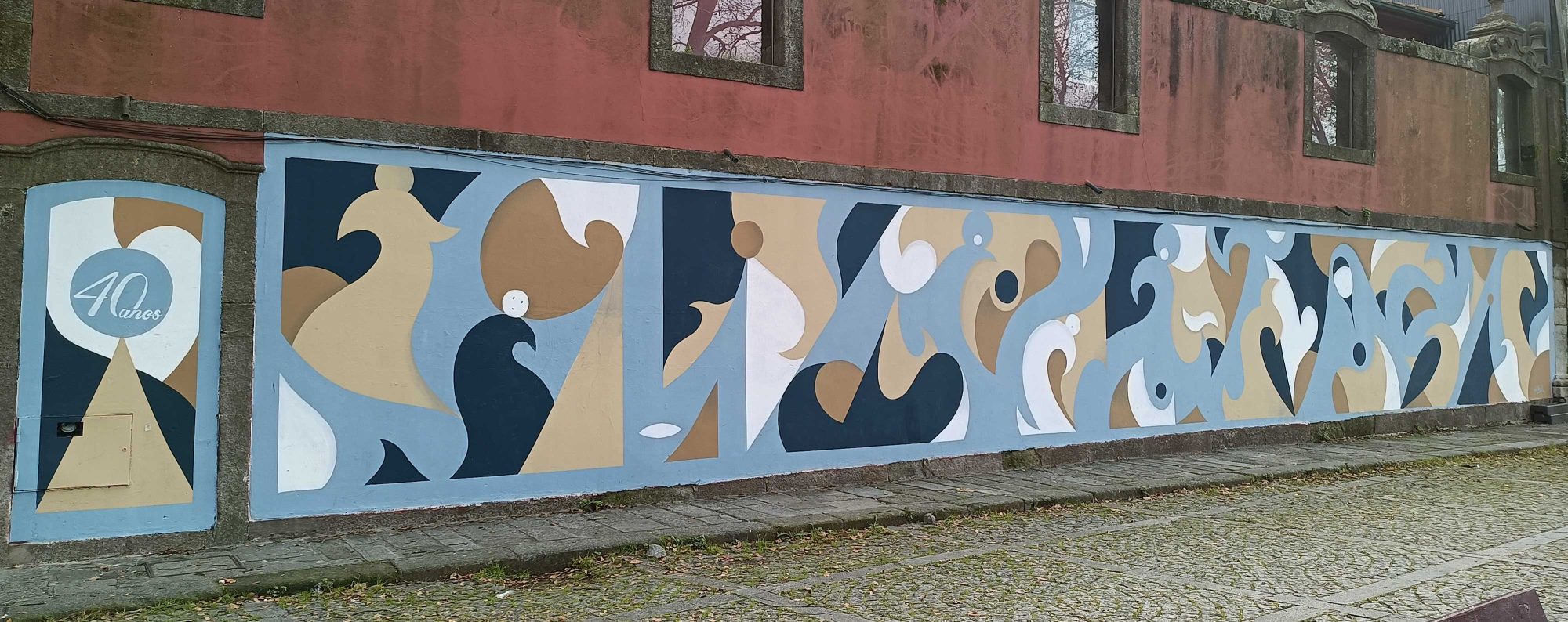 Frise de figures dansantes par Hazul — Street art de Hazul à Porto