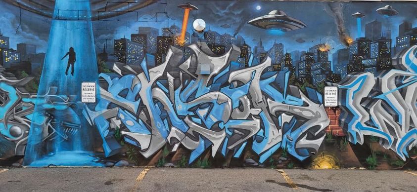 Alien Attack, Graffiti and Alien Monster — Street art in Laval